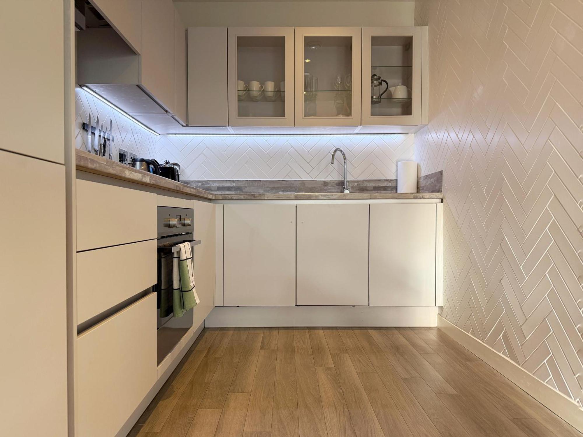 Apartment George's Place In Wembley - Close To Wembley Stadium & Wembley Arena London