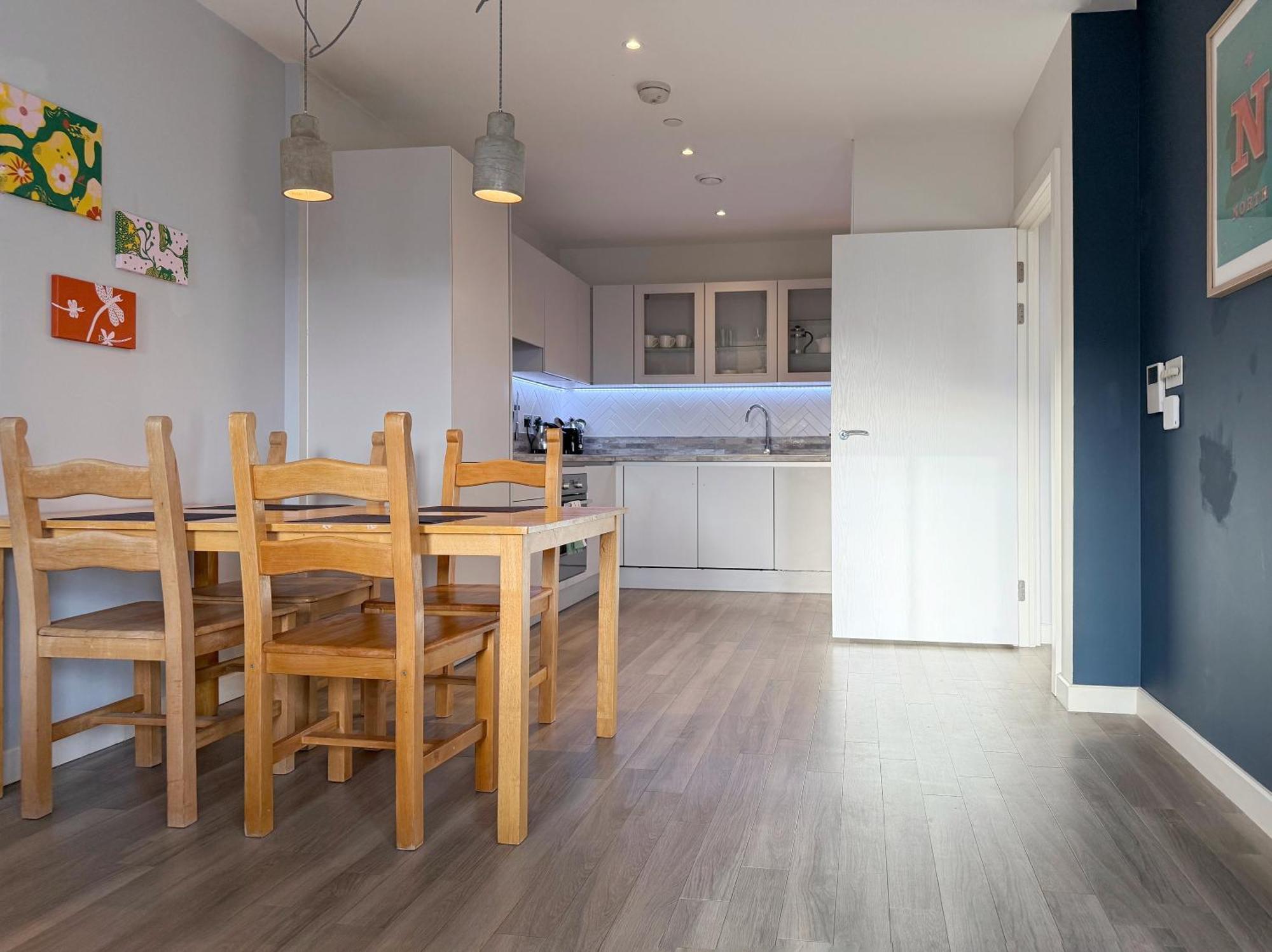 Apartment George's Place In Wembley - Close To Wembley Stadium & Wembley Arena *