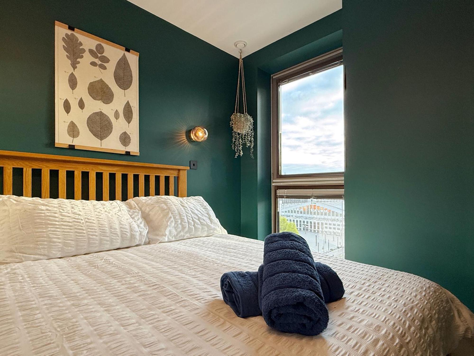 Apartment George's Place In Wembley - Close To Wembley Stadium & Wembley Arena *