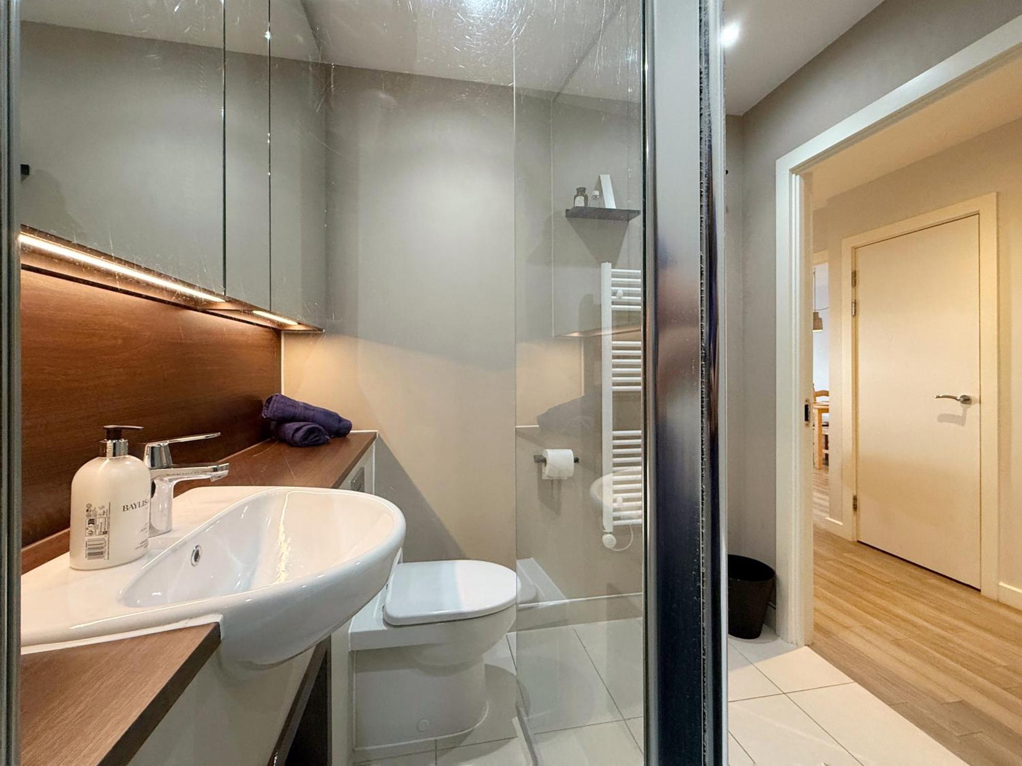 George's Place In Wembley - Close To Wembley Stadium & Wembley Arena Apartment London