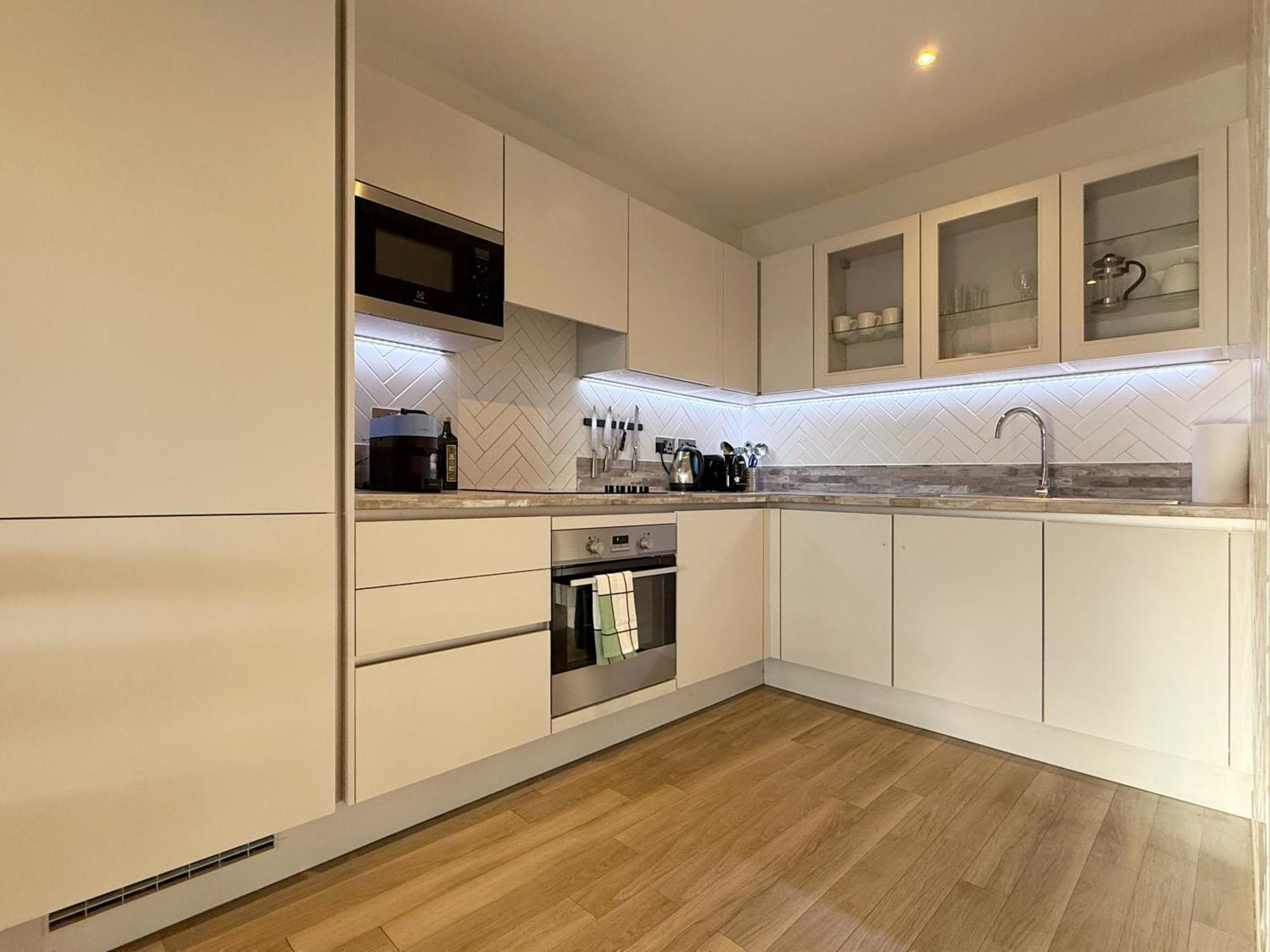 George's Place In Wembley - Close To Wembley Stadium & Wembley Arena Apartment *