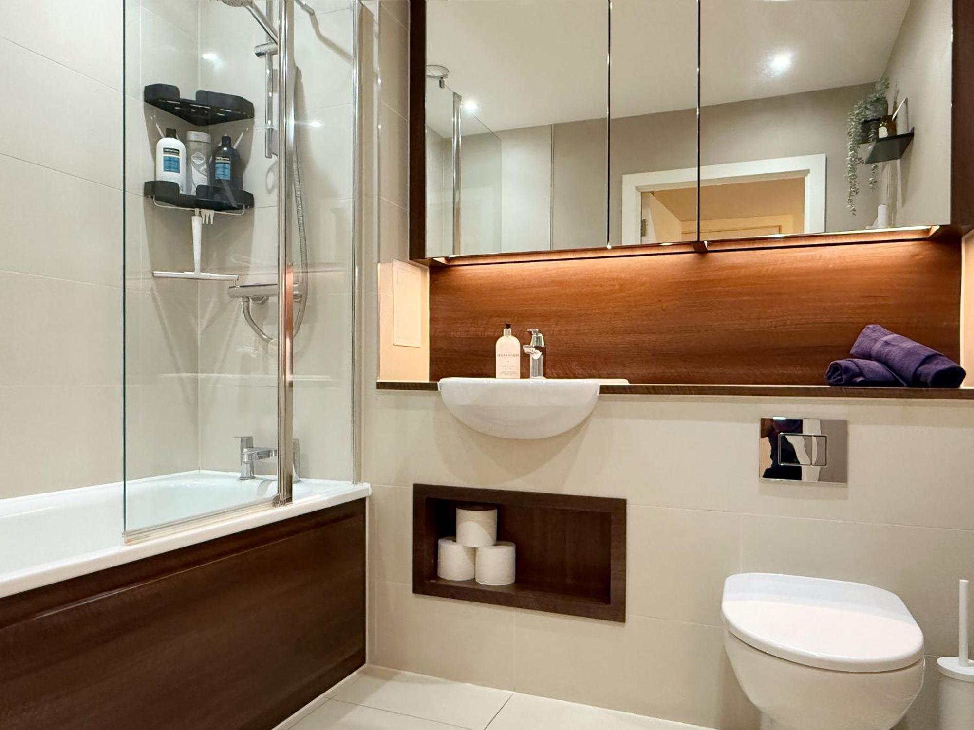 George's Place In Wembley - Close To Wembley Stadium & Wembley Arena Apartment London
