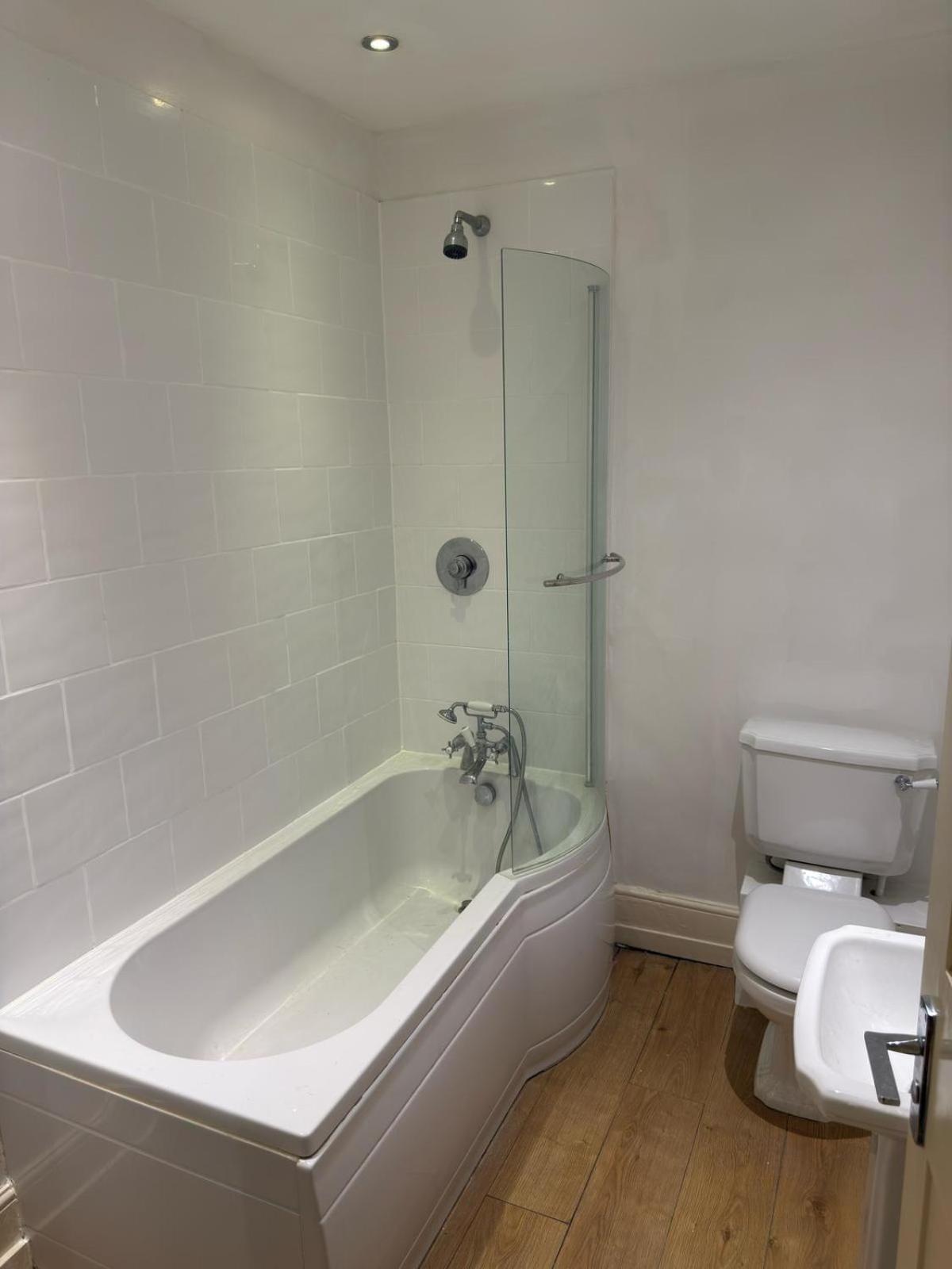 Newly Refurbished- Awesome Very Central Flat In Famous Notting Hill With A Balcony * London