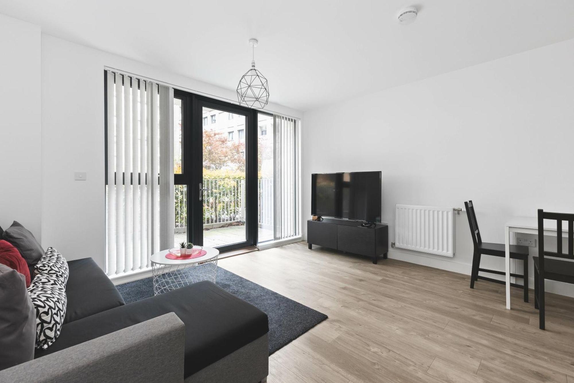 Modern 2 Bed 2 Bath With Patio Access Apartment
