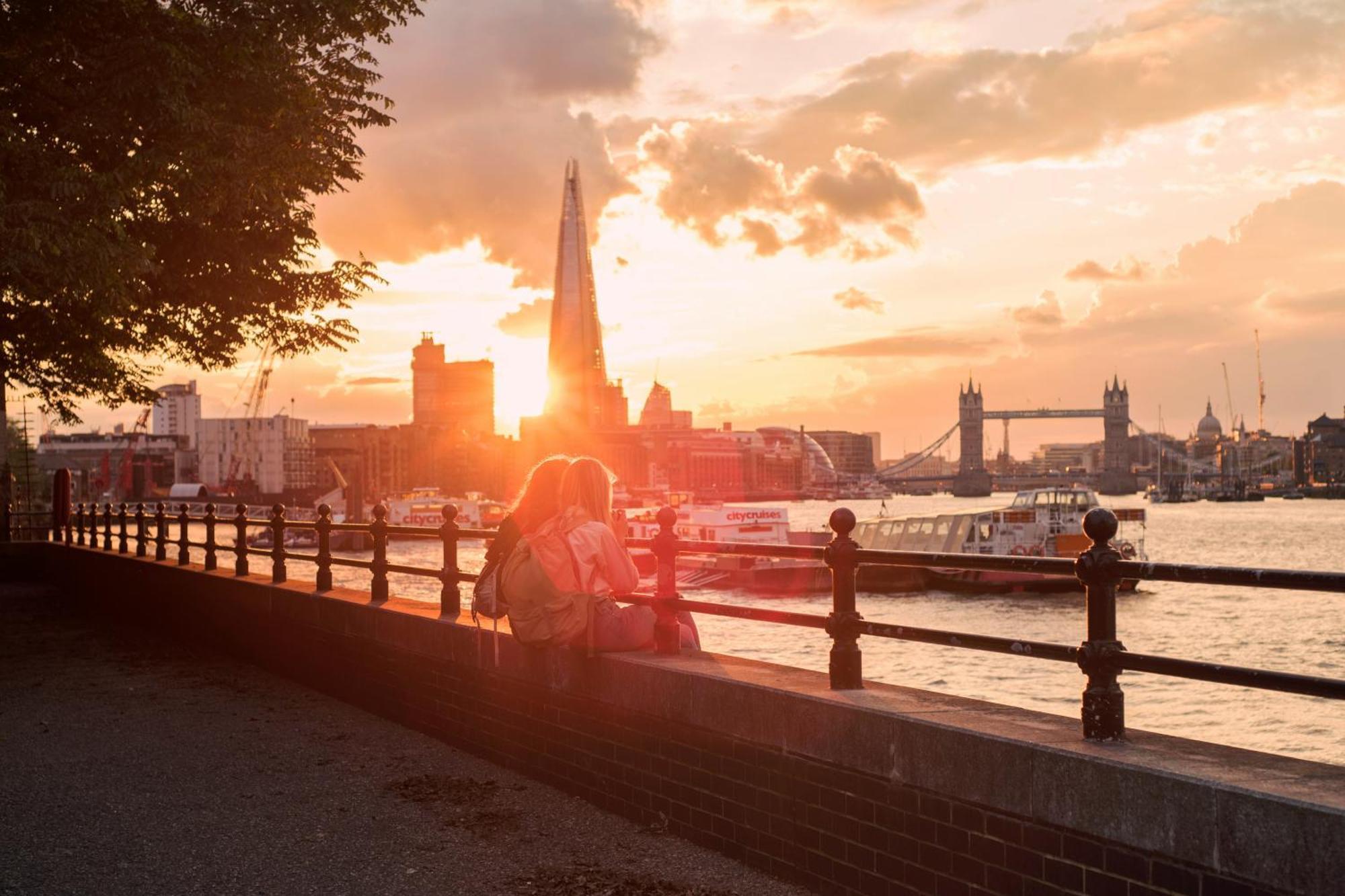 54 Queen's Gate Hotel 4*