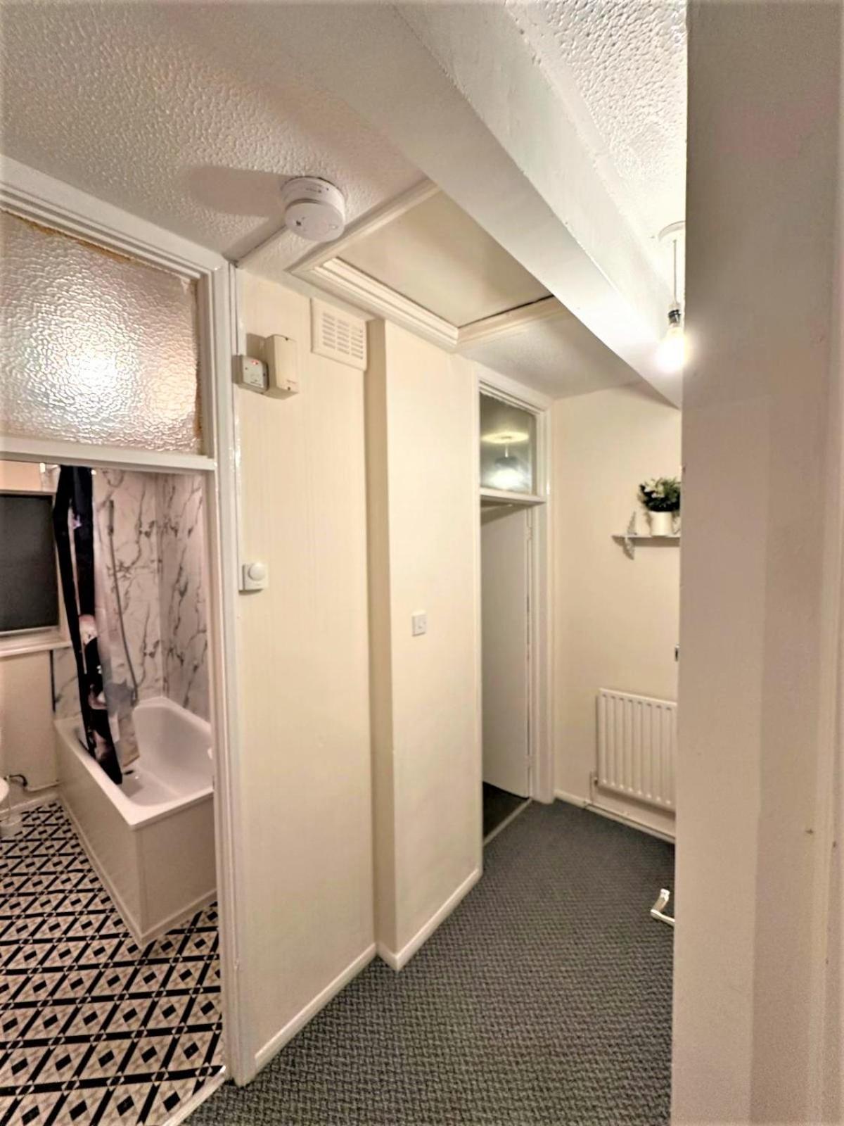 Apartment Beautiful Two Bedroom Near O2 Arena *