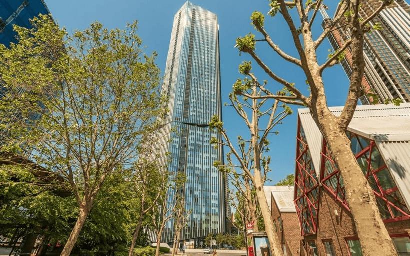 Luxury Balcony Apartment, Canary Wharf London