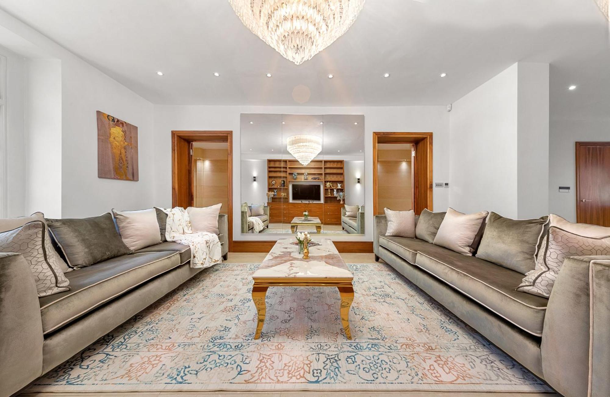 Apartment 250 Sqm Mega Mansion