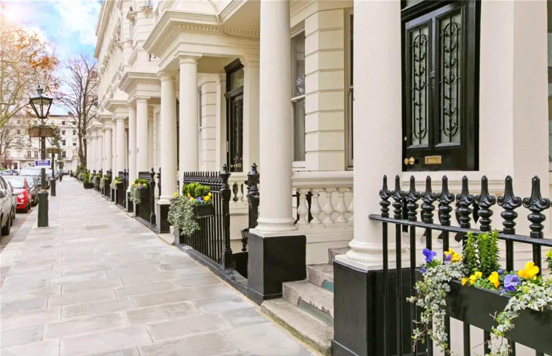 250 Sqm Mega Mansion Apartment London