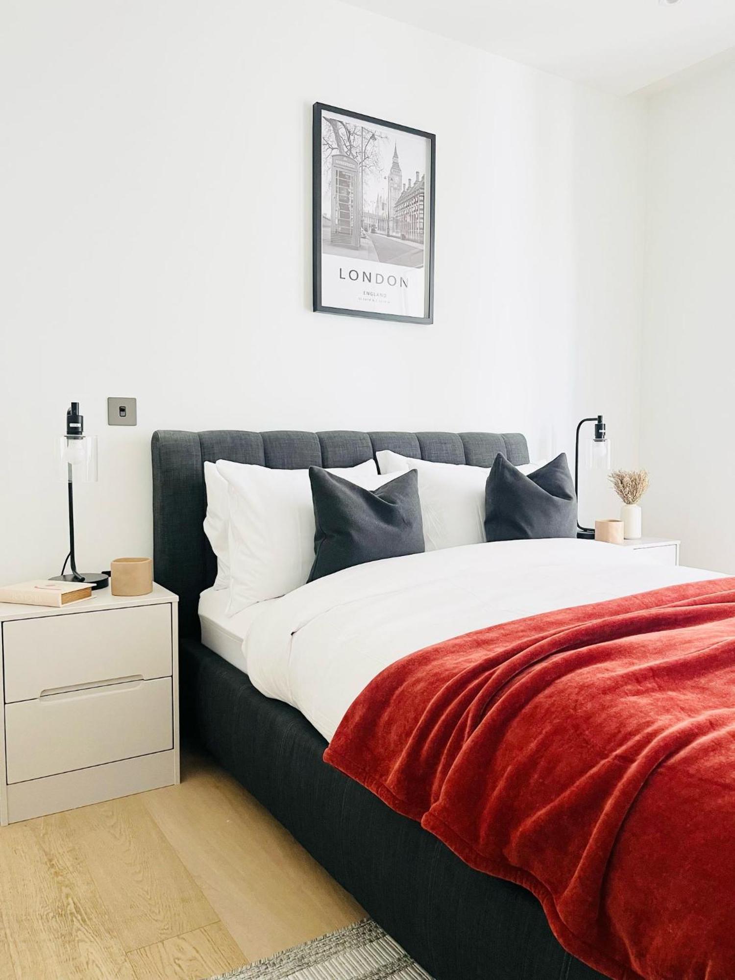 Luxury 2-Bed 2-Bath Apartment -White City -Steps To Tube Station Apartment London