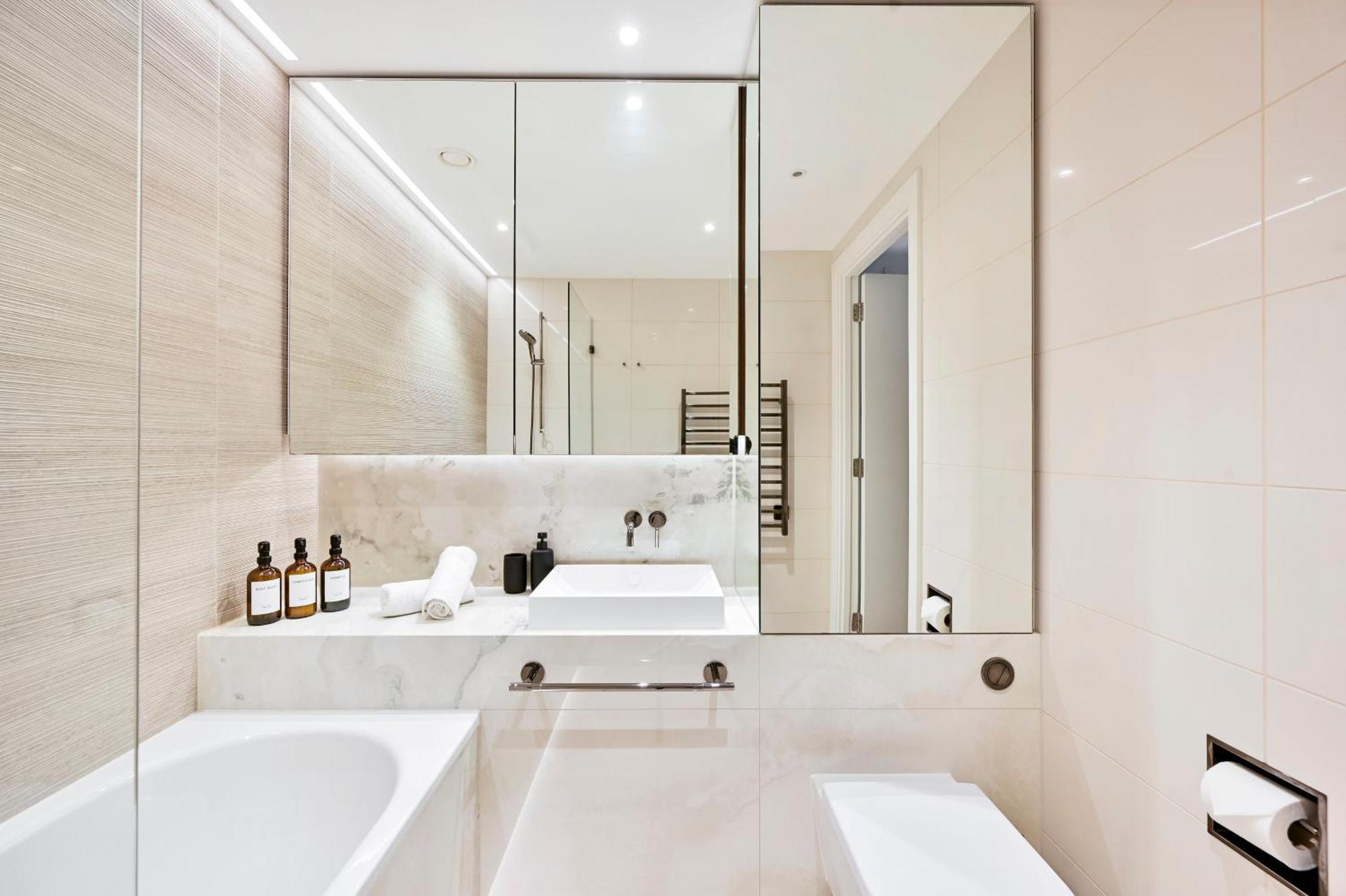 Luxury 2-Bed 2-Bath Apartment -White City -Steps To Tube Station * London