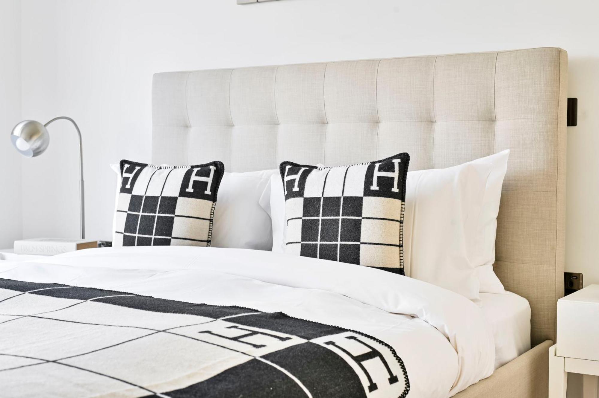 Luxury 2-Bed 2-Bath Apartment -White City -Steps To Tube Station