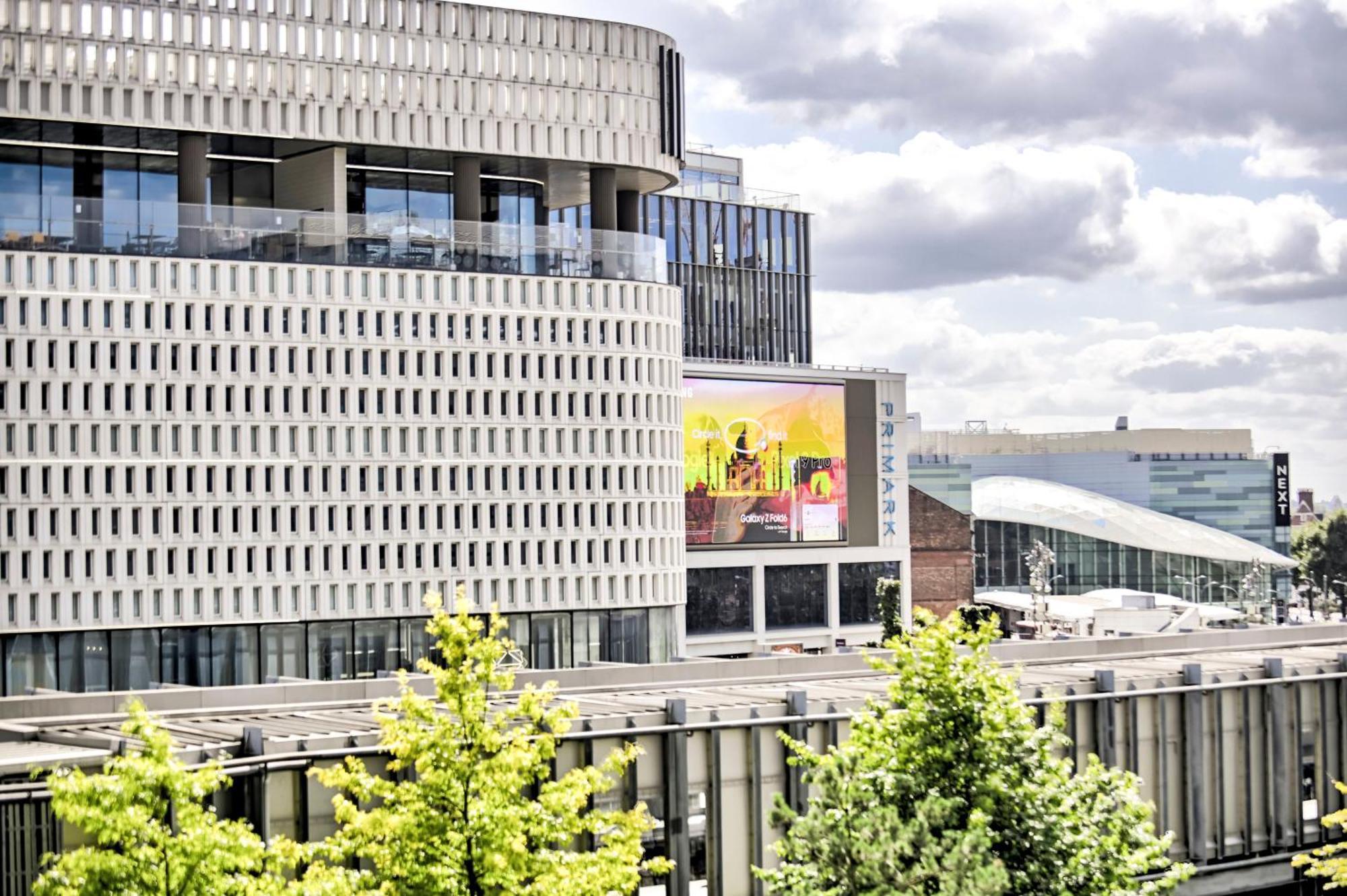 Luxury 2-Bed 2-Bath Apartment -White City -Steps To Tube Station Apartment