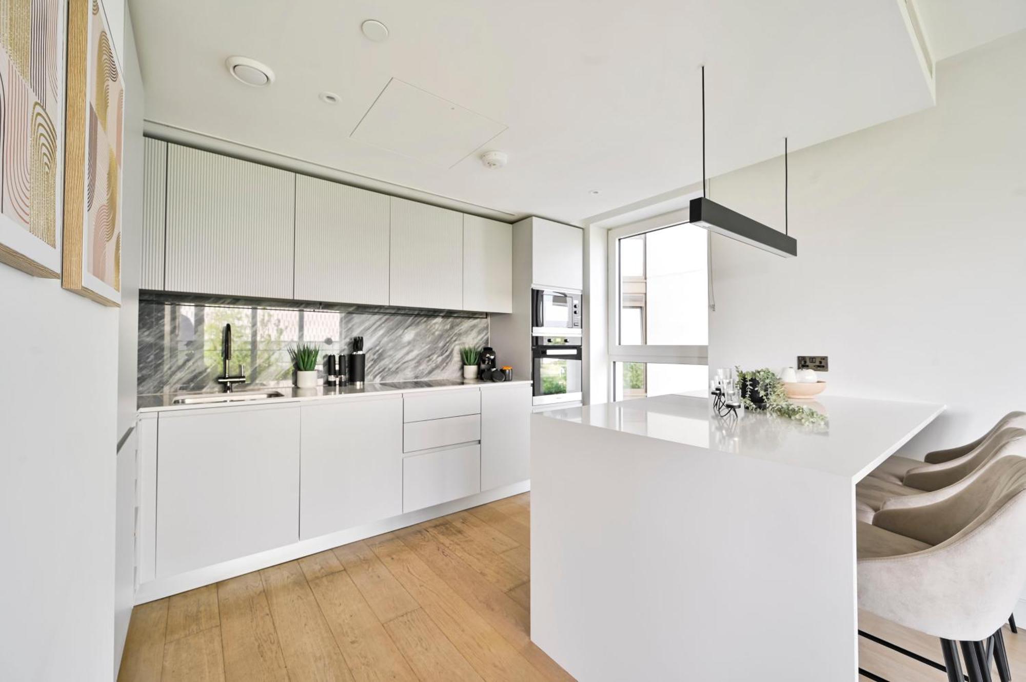 Apartment Exotic Two Bedroom Apartment -West London -Steps To Tube, Westfield *