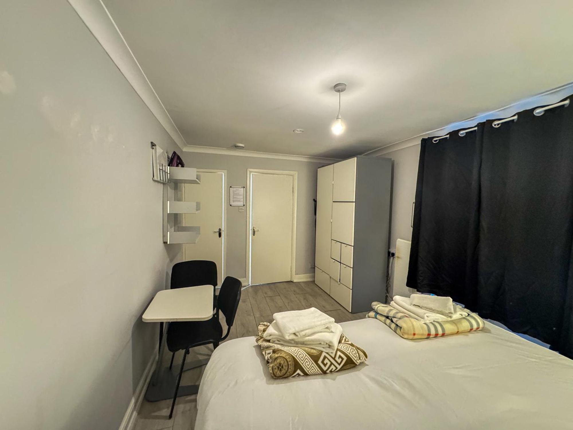 Queensborough Apartment, * London