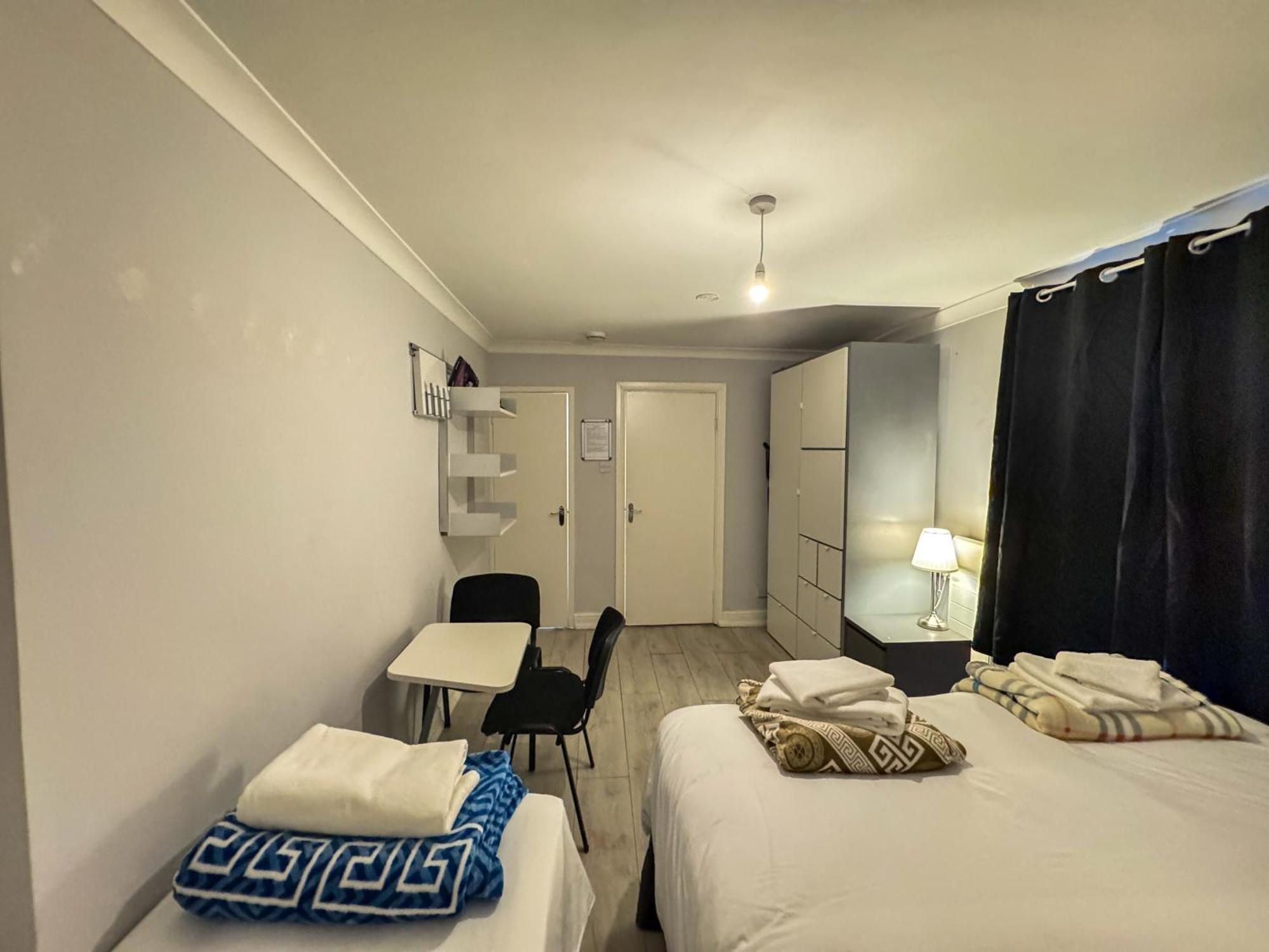 Queensborough Apartment, Apartment