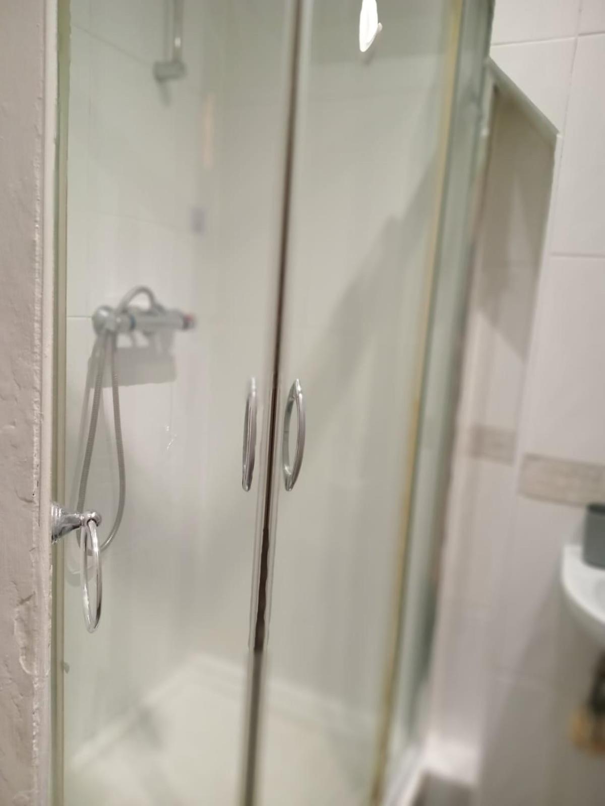 A3-1st Floor 2 Bed Flat Near Elephant And Castle London
