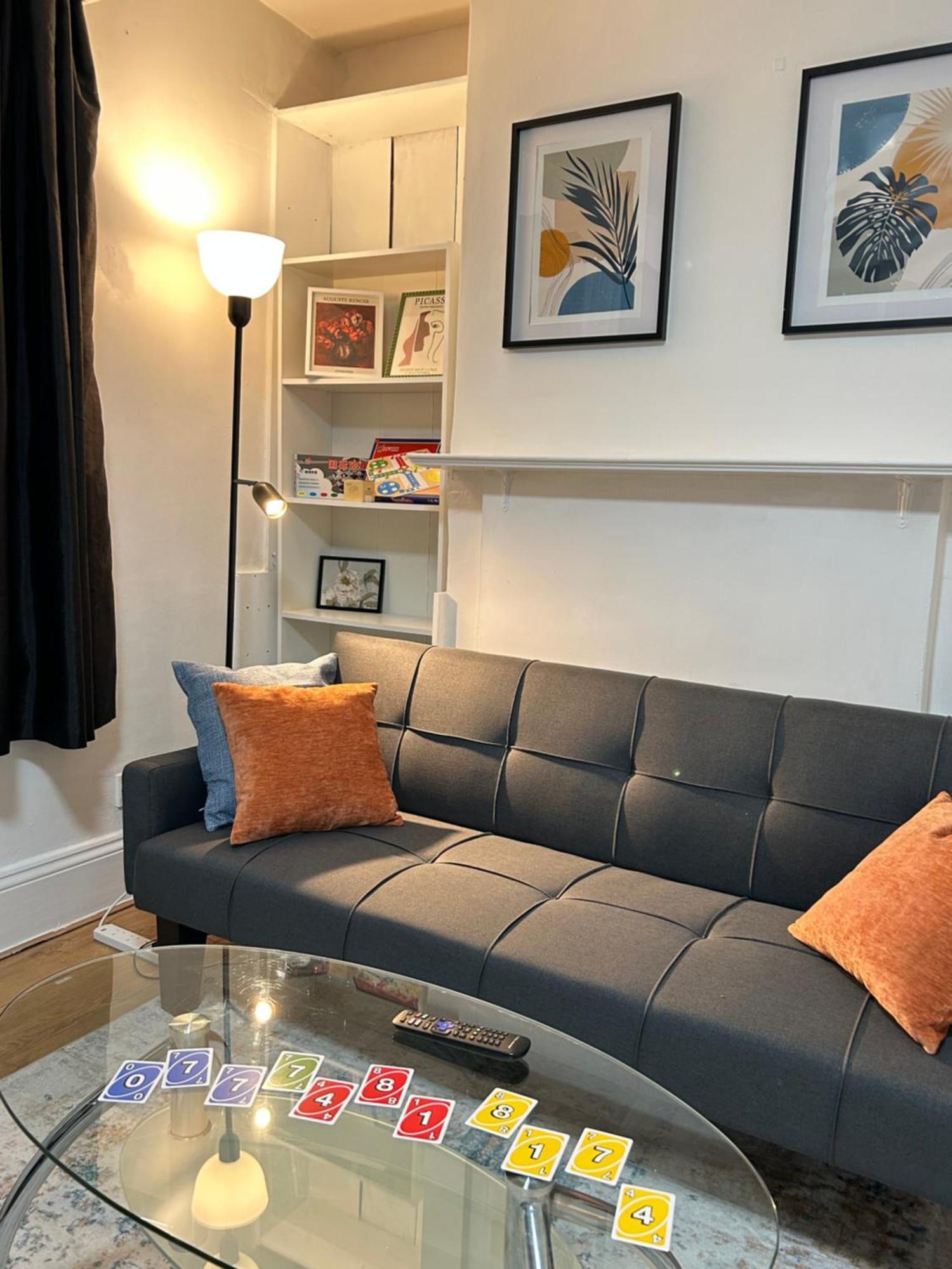 Apartment Stratford Centre, 2 Or 3 Bedroom Apartment, Walk To Westfield, Near Station, Sleeps 6