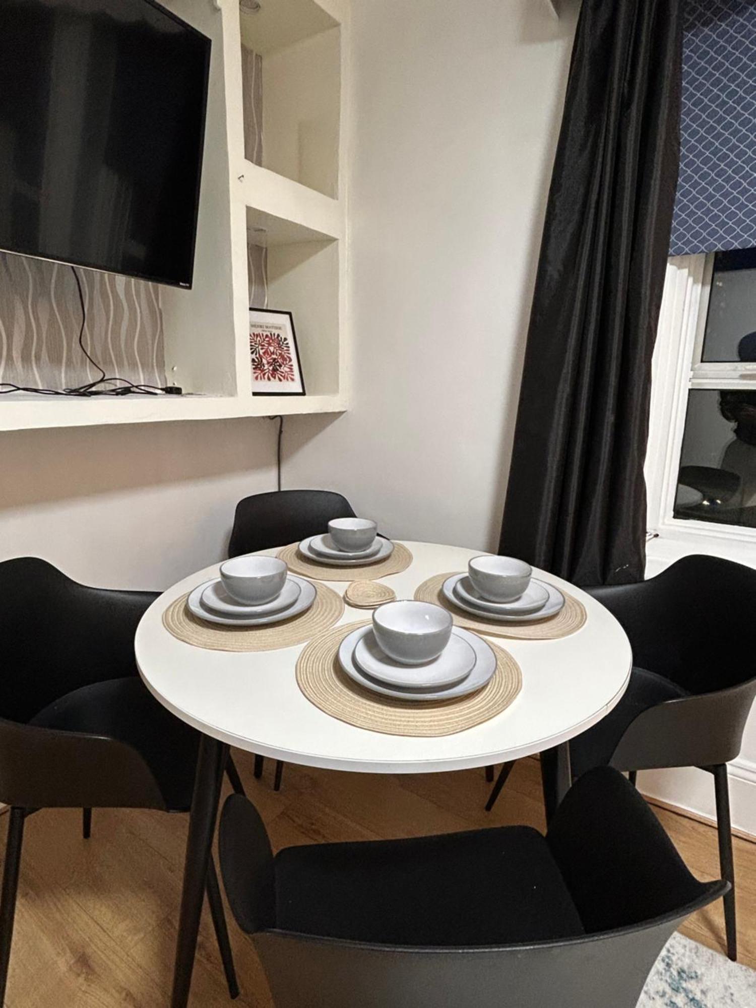 Apartment Stratford Centre, 2 Or 3 Bedroom Apartment, Walk To Westfield, Near Station, Sleeps 6 *