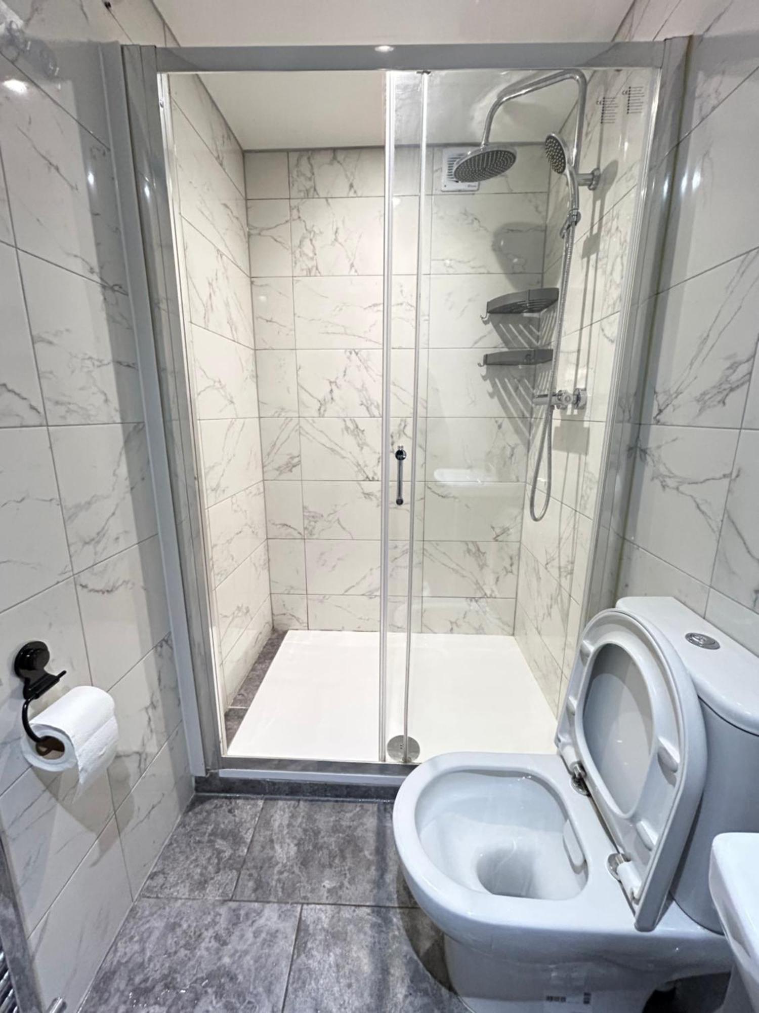 Stratford Centre, 2 Or 3 Bedroom Apartment, Walk To Westfield, Near Station, Sleeps 6 Apartment London