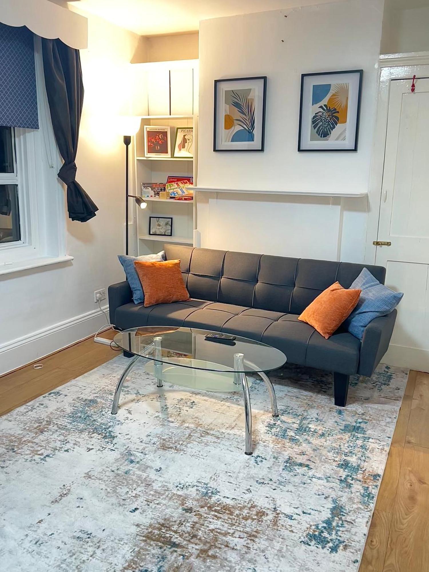 Apartment Stratford Centre, 2 Or 3 Bedroom Apartment, Walk To Westfield, Near Station, Sleeps 6 *