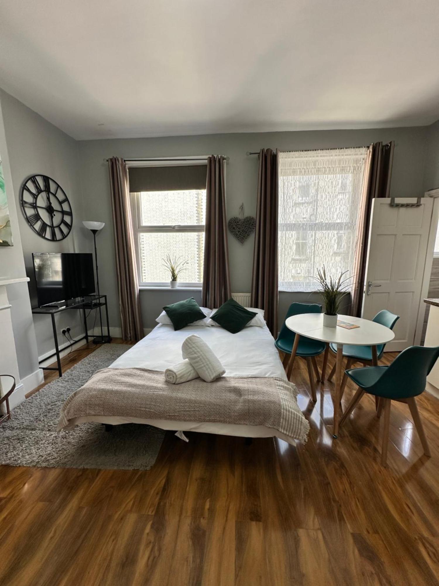 Apartment Spacious Near Hyde Park