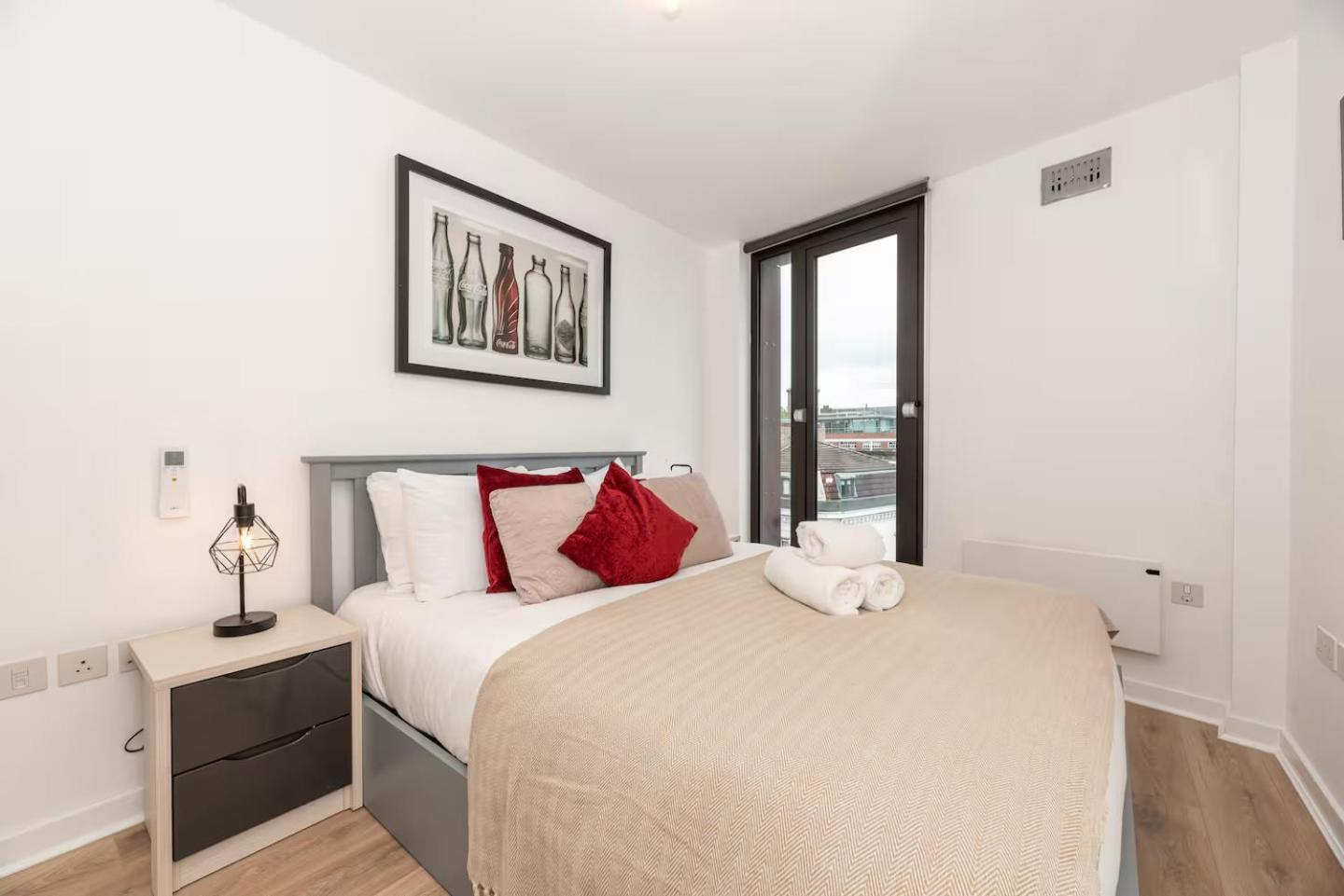 Bright 3 Bed 2 Bath With Air Con In Clerkenwell Pass The Keys