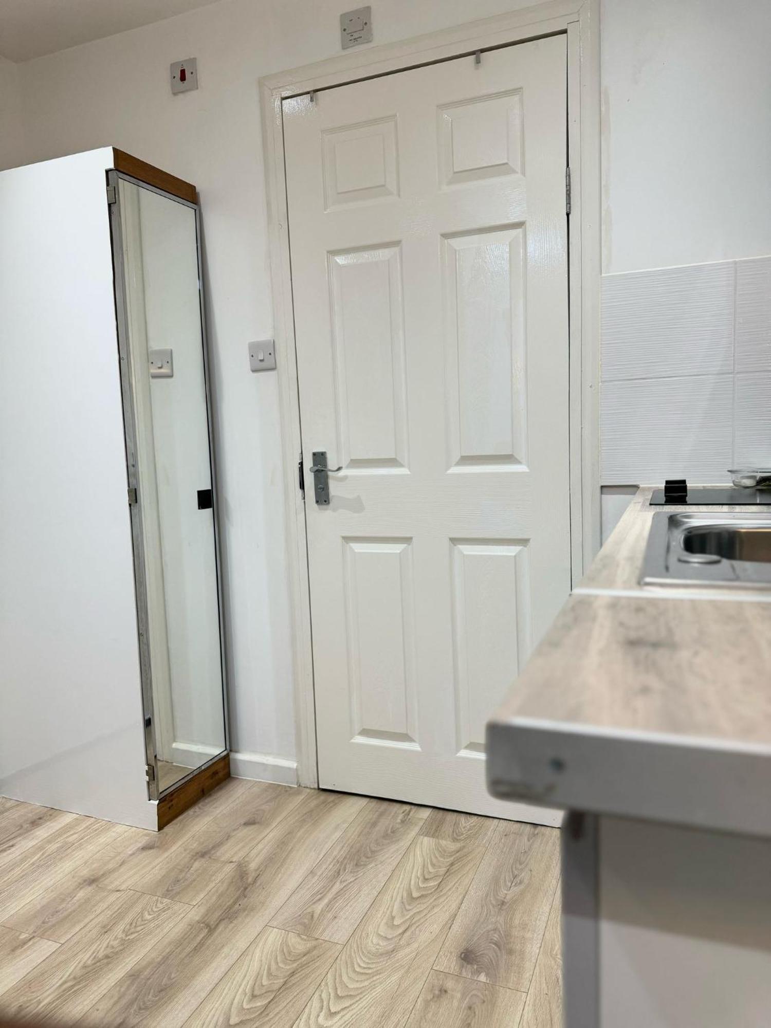 Guest house Light & Lamp, En-suite Studio, In Woolwich