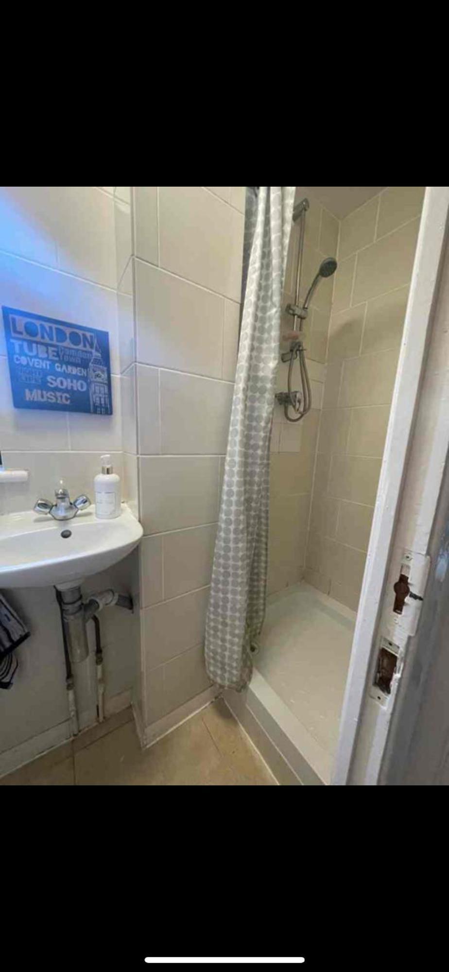 Charming Bedroom With Garden * London