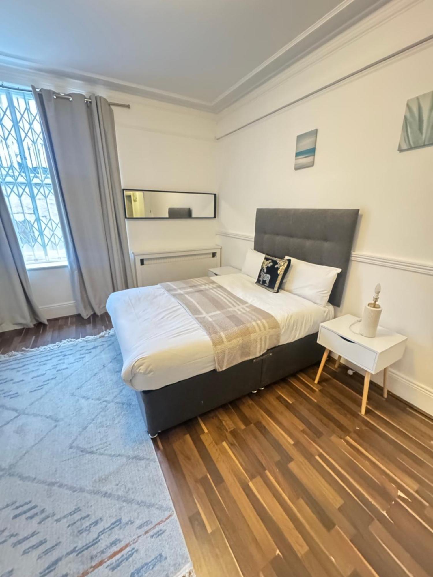 Family Four Bedroom Near Oxford Street Apartment