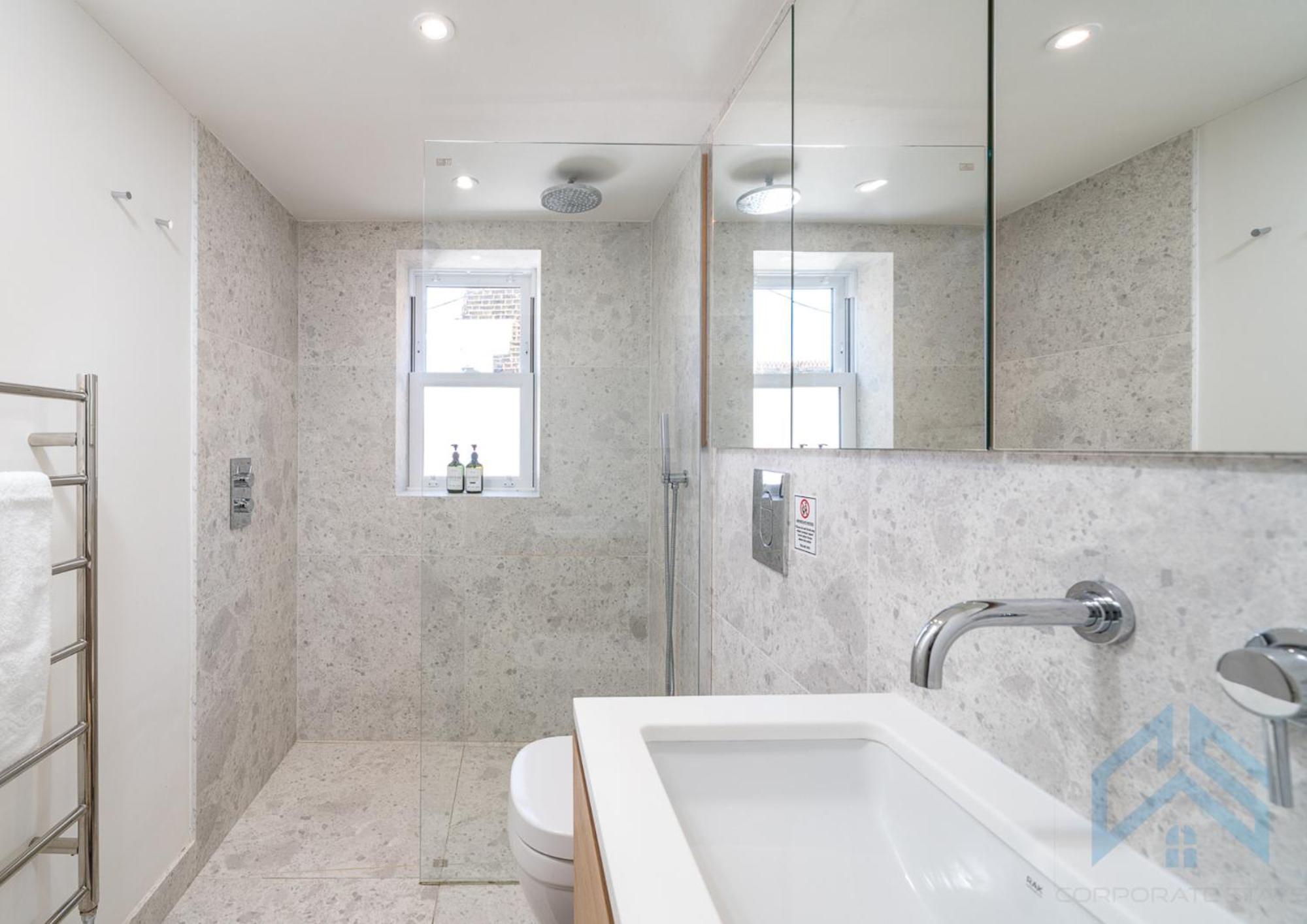 Boutique 2br With Roof Terrace Near Tube - West Kensington Apartment London