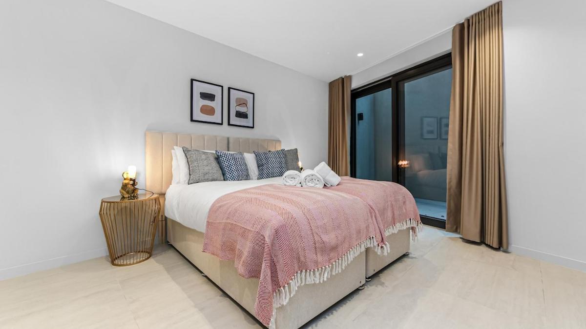 Apartment Upscale Modern Luxe Stunning 5br In London! *