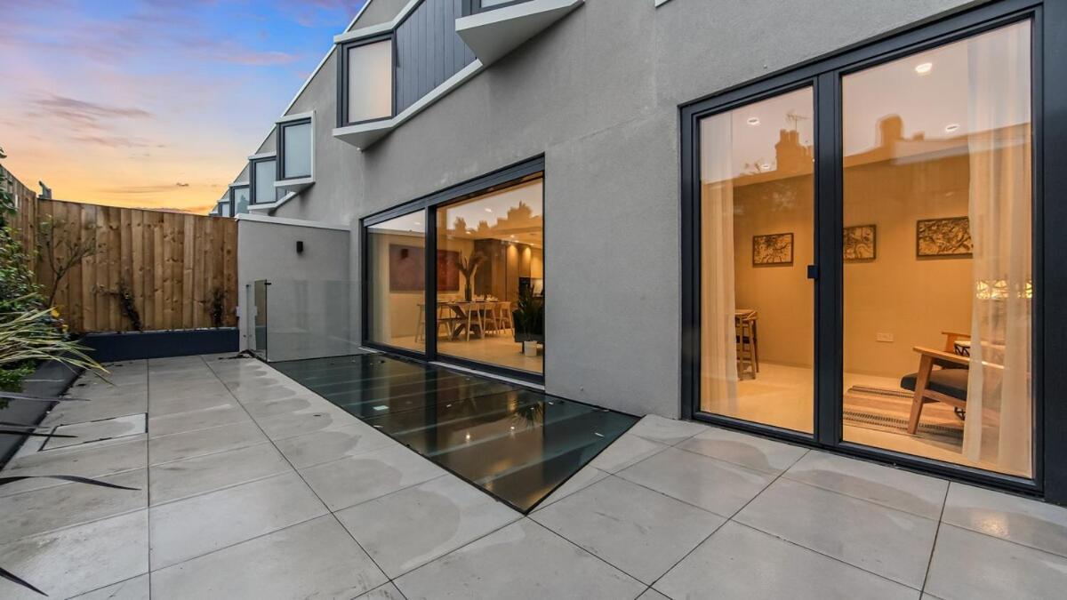 Upscale Modern Luxe Stunning 5br In London! Apartment *