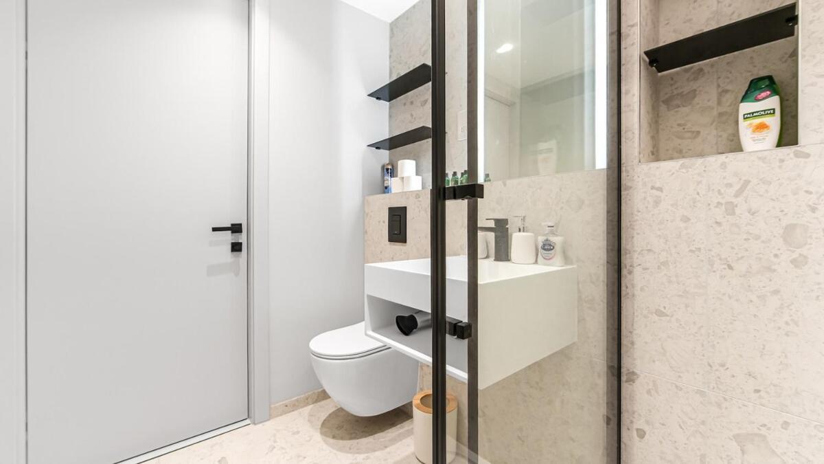Apartment Upscale Modern Luxe Stunning 5br In London! *