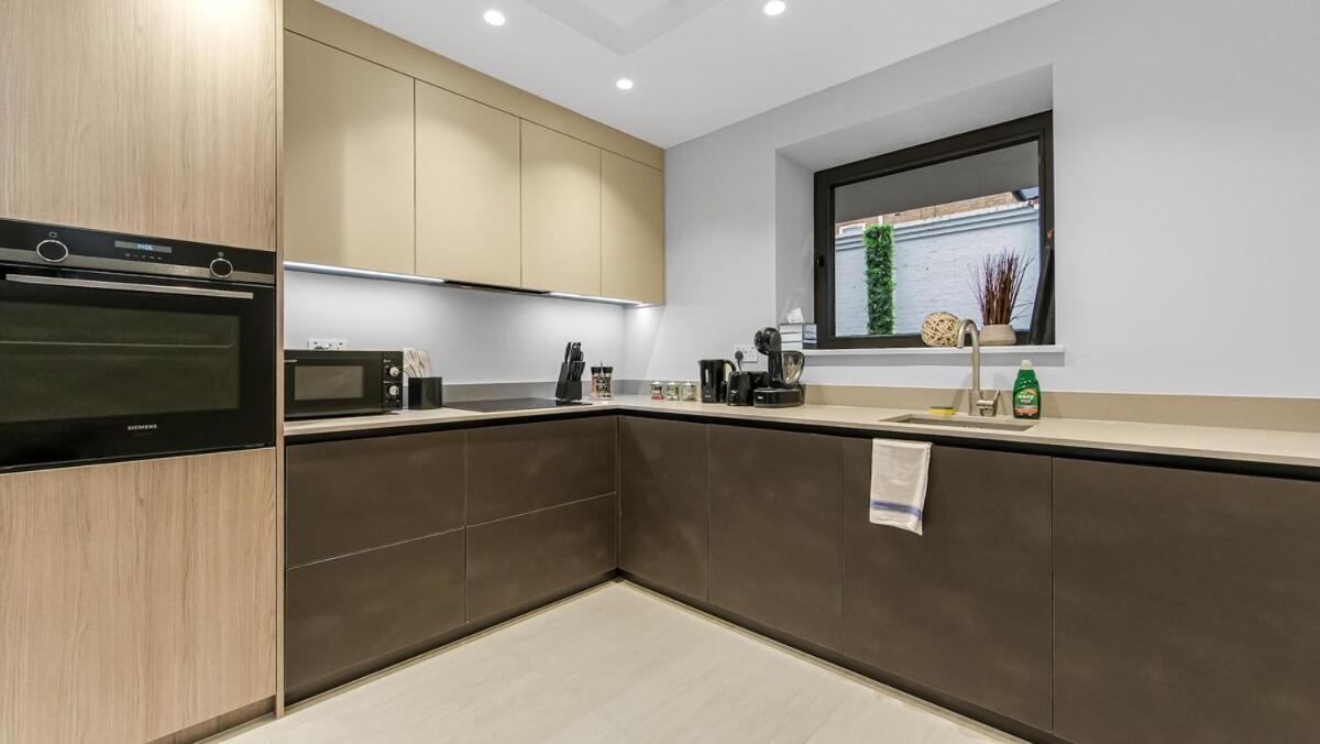 Upscale Modern Luxe Stunning 5br In London! * London