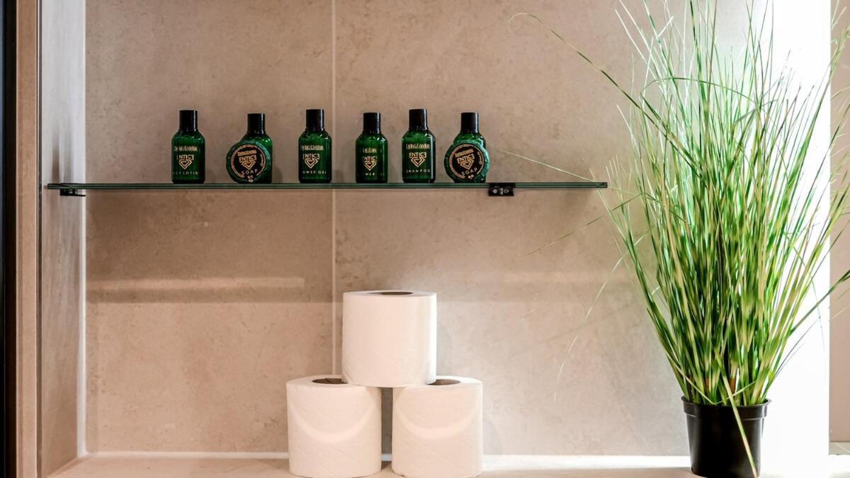 Apartment Upscale Modern Luxe Stunning 5br In London! *