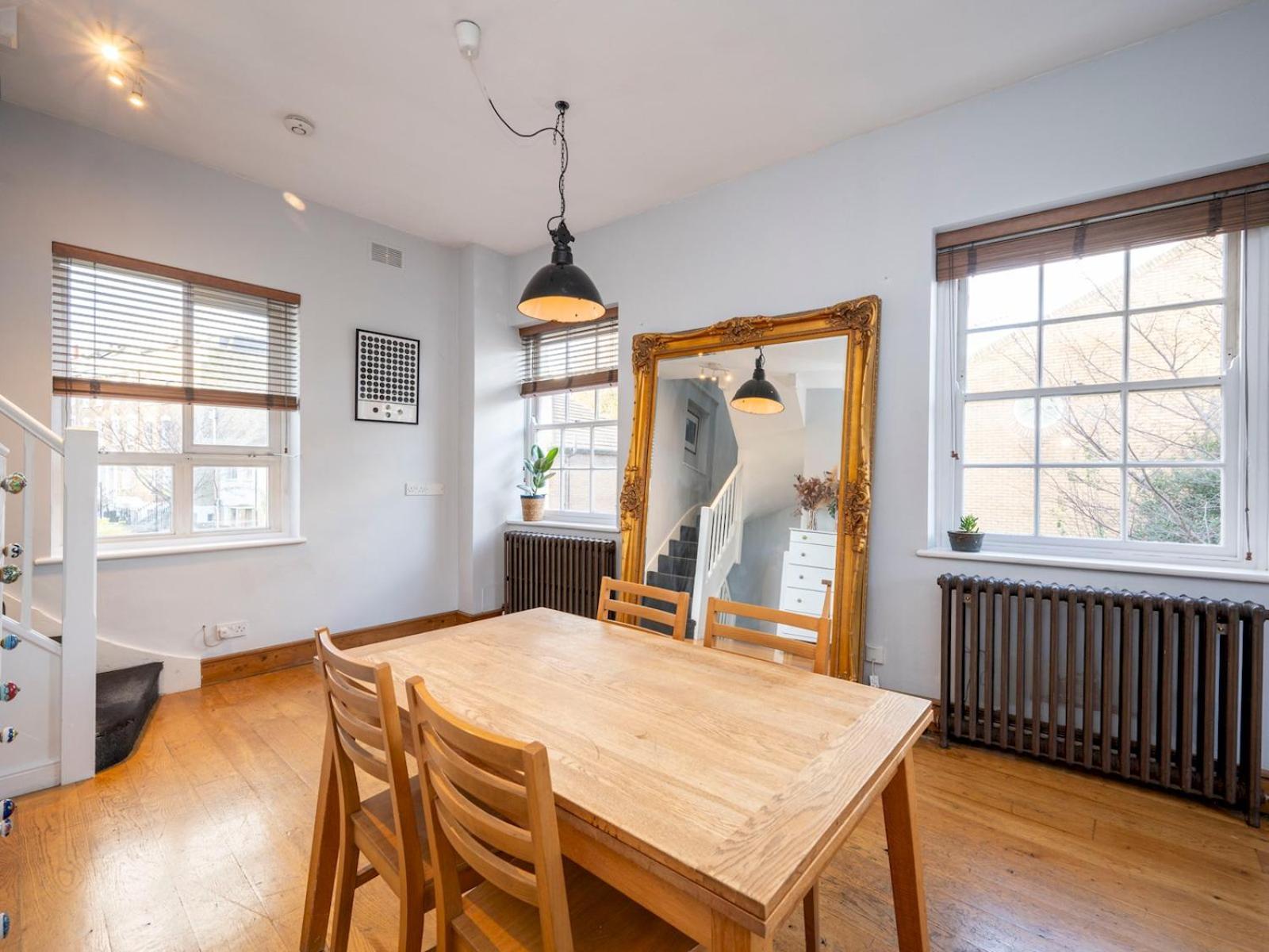 Pass The Keys Unique 1 Bed Over 3 Floors With Private Terrace Holiday home *