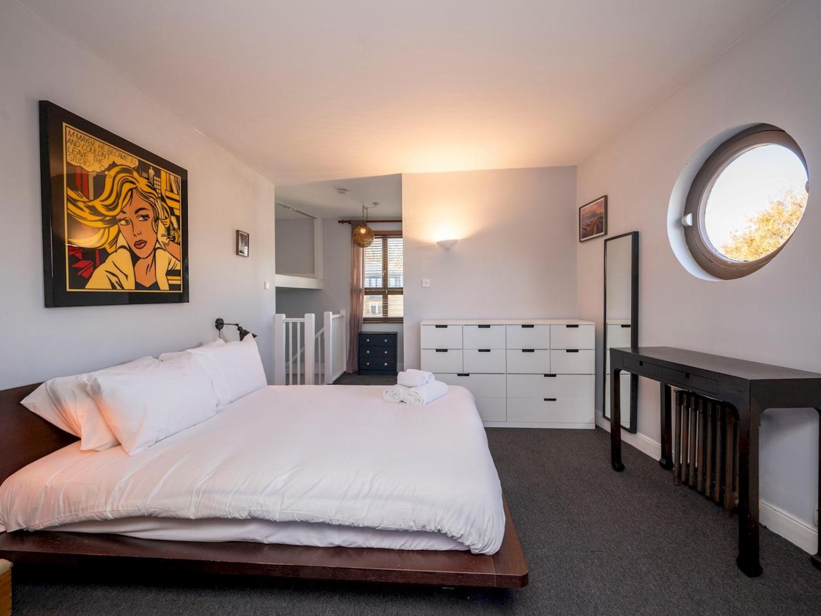Pass The Keys Unique 1 Bed Over 3 Floors With Private Terrace London