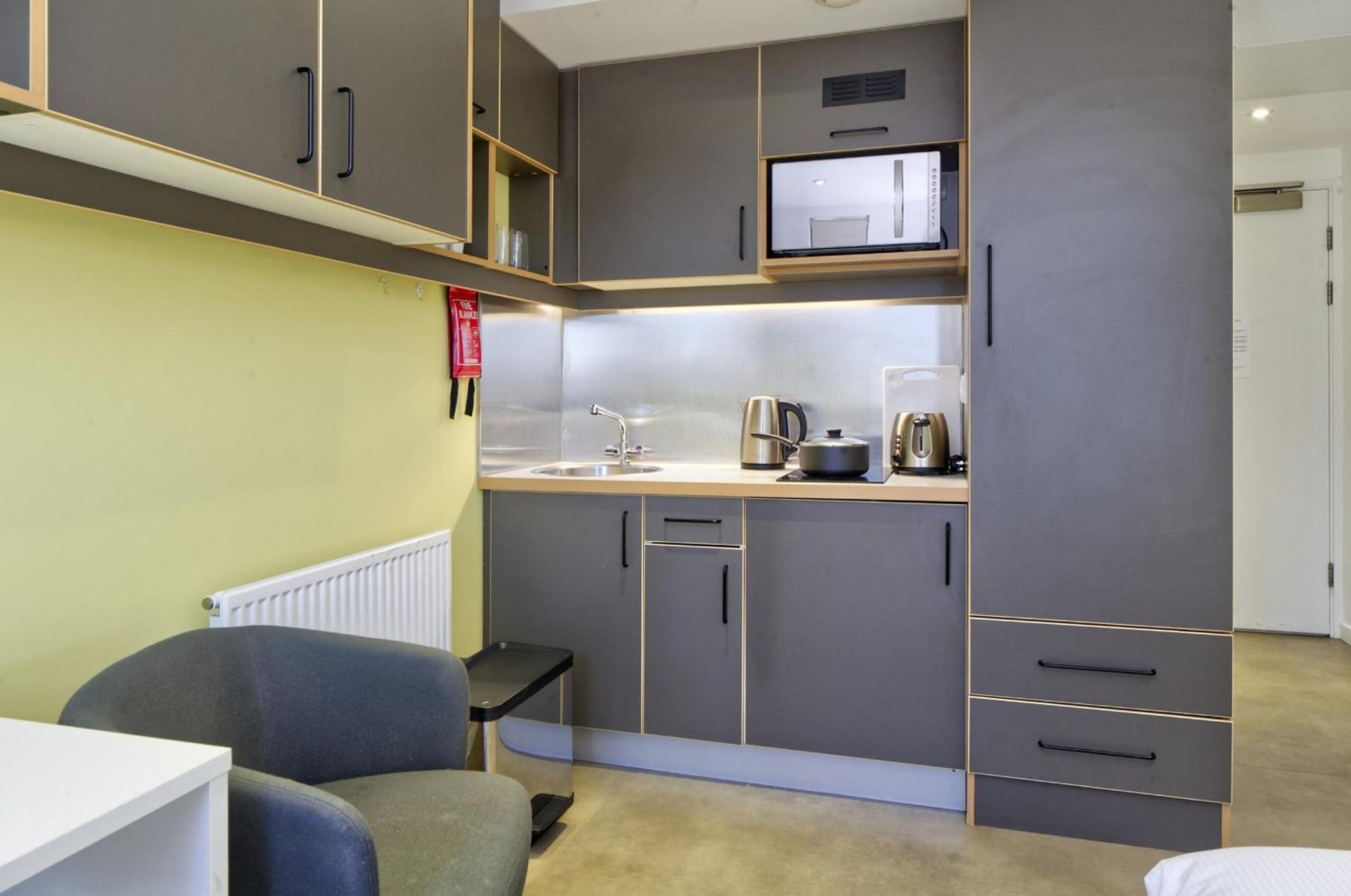 Apartment Ravenscourt House London