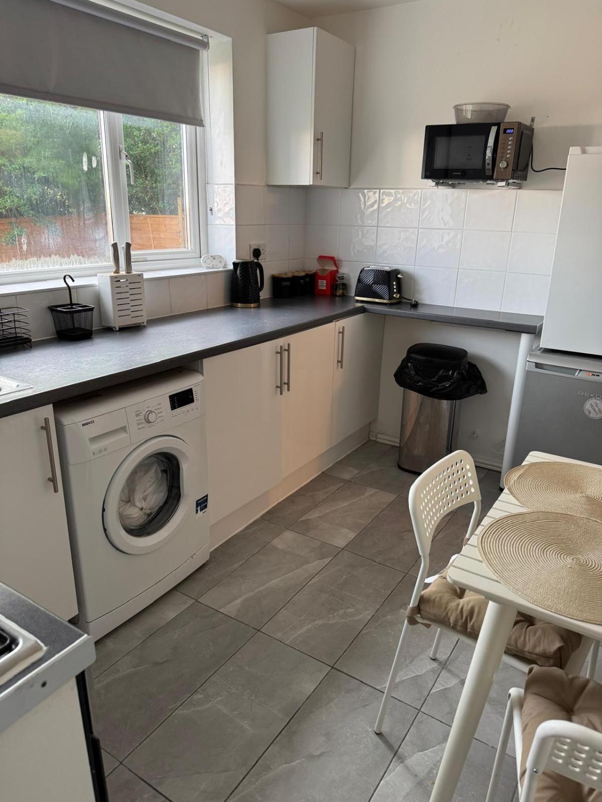 Apartment Cosy 2-bed Maisonette With Private Garage In Wembley London