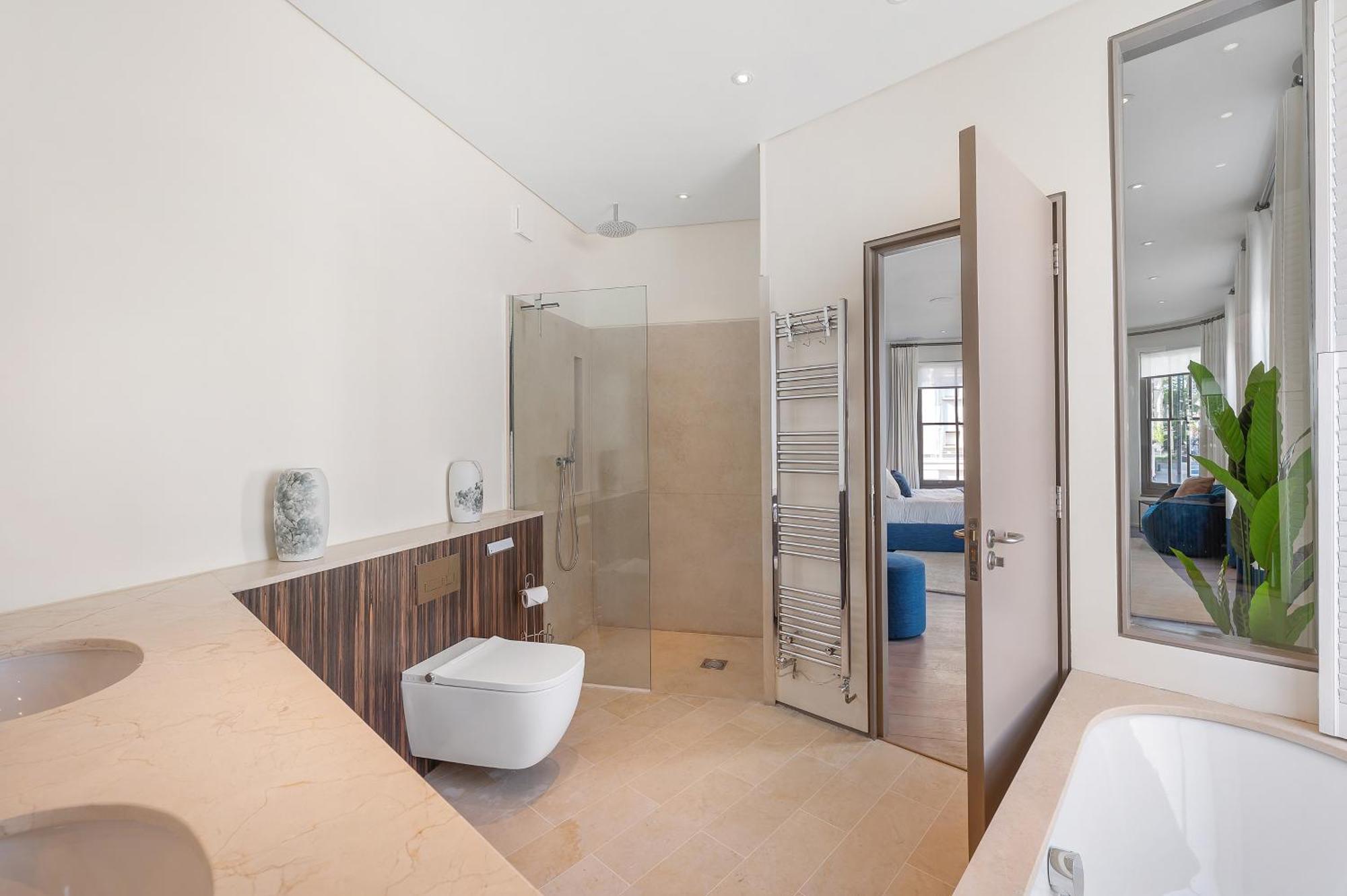 Brand New Refurbishment Townhouse In Notting Hill Near Portobello Road With Ac Air Conditioning & Roof Terrace *