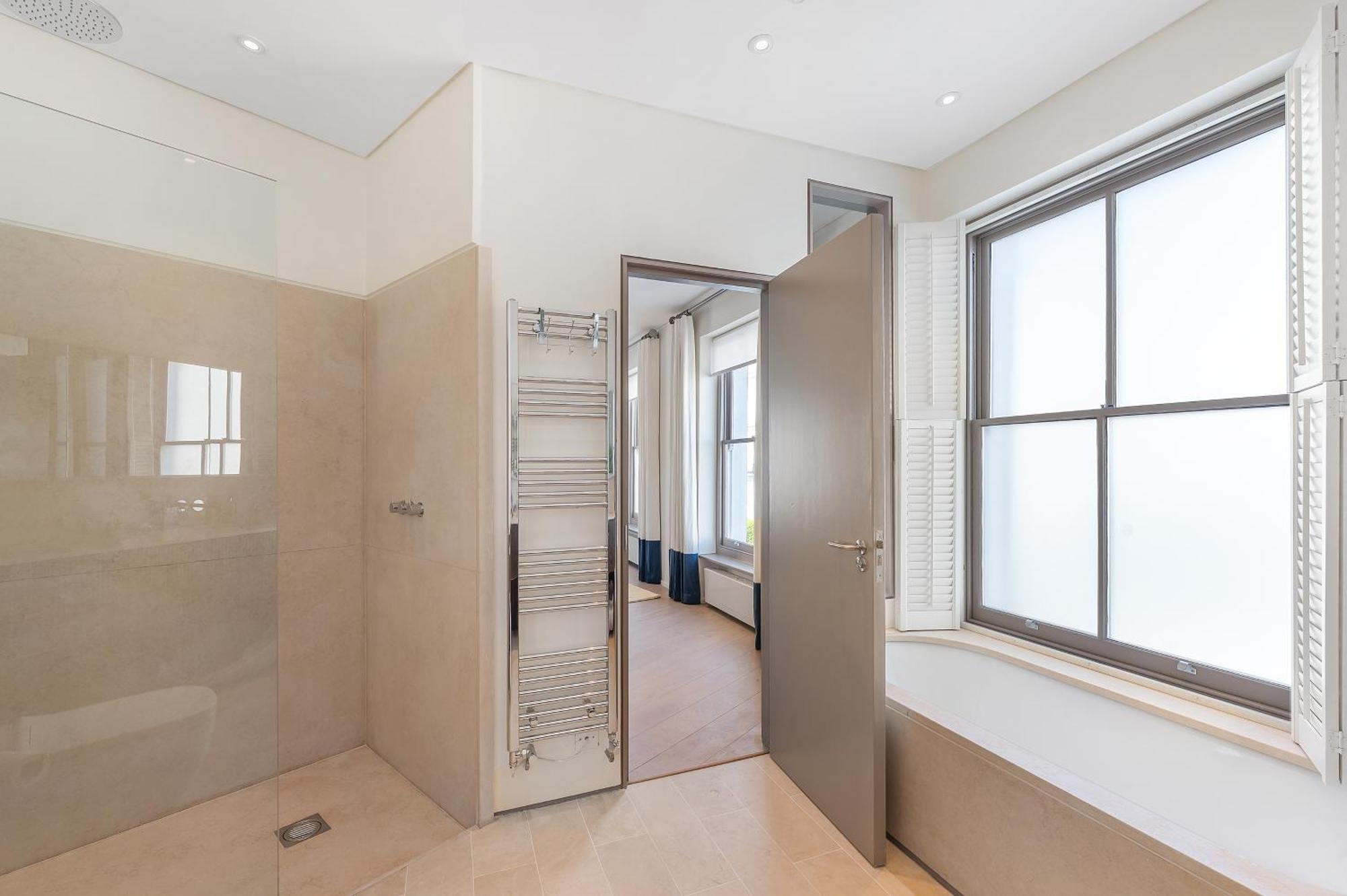 Brand New Refurbishment Townhouse In Notting Hill Near Portobello Road With Ac Air Conditioning & Roof Terrace *