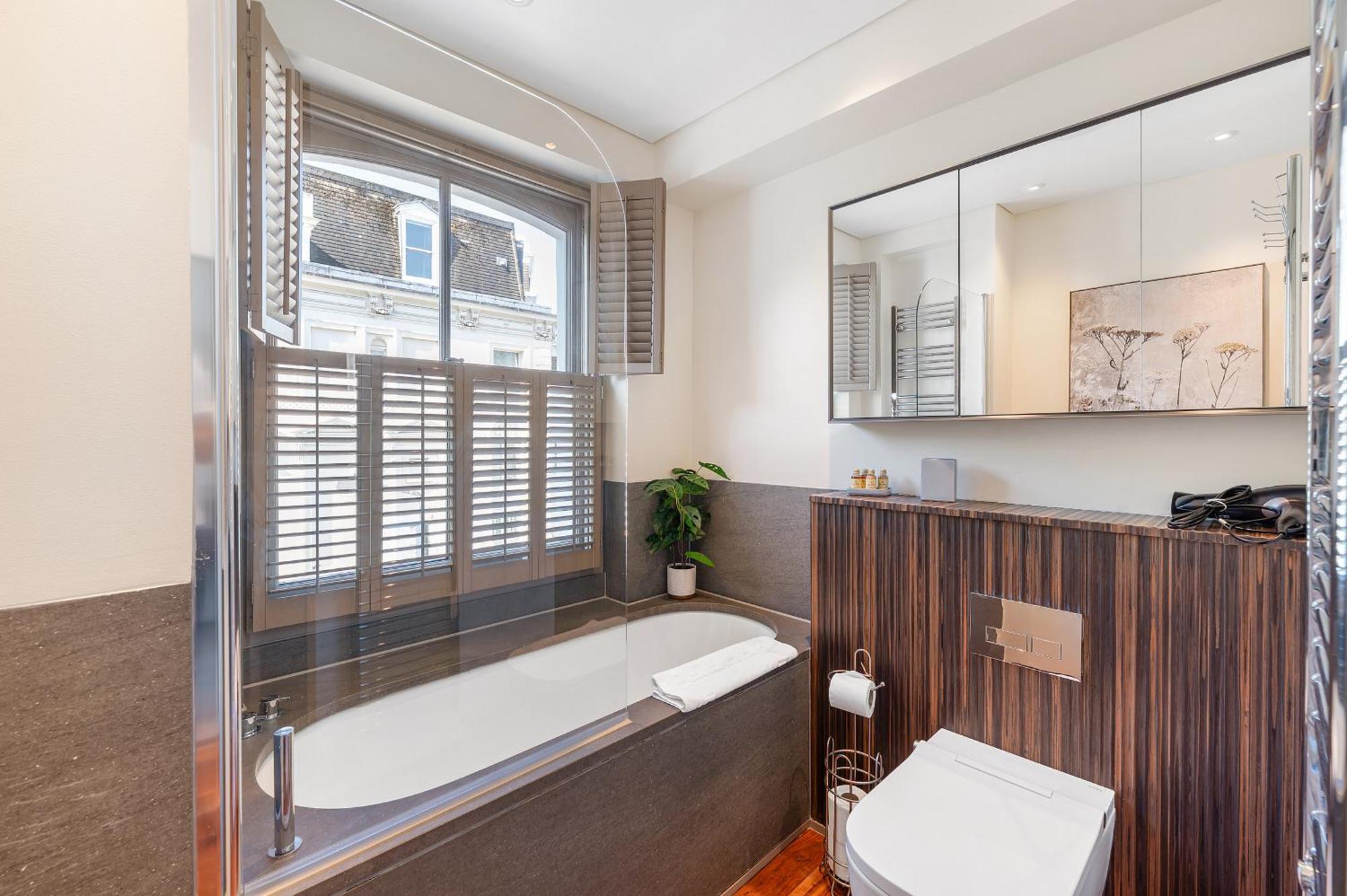 Brand New Refurbishment Townhouse In Notting Hill Near Portobello Road With Ac Air Conditioning & Roof Terrace *