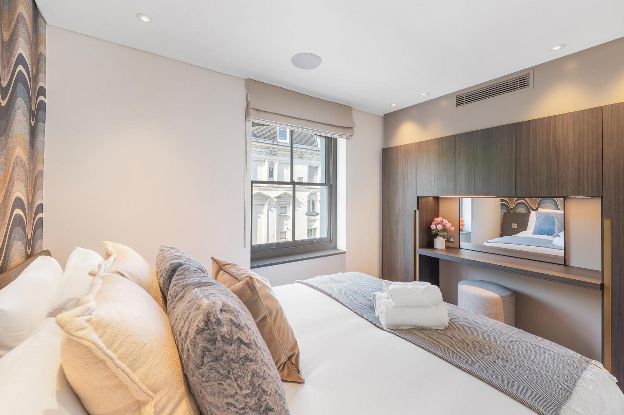 Brand New Refurbishment Townhouse In Notting Hill Near Portobello Road With Ac Air Conditioning & Roof Terrace *