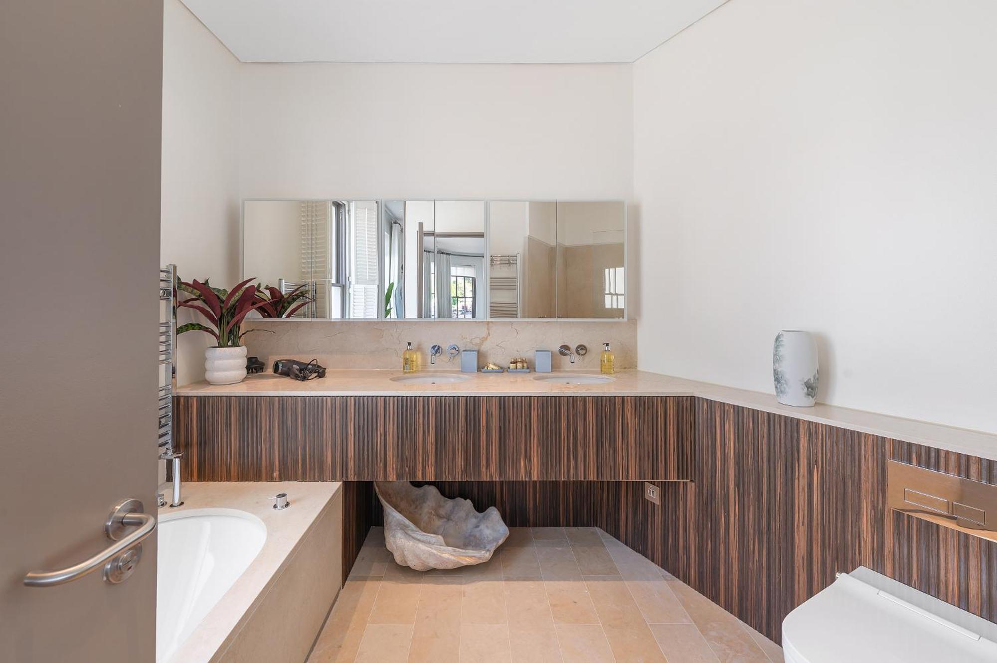 Brand New Refurbishment Townhouse In Notting Hill Near Portobello Road With Ac Air Conditioning & Roof Terrace *