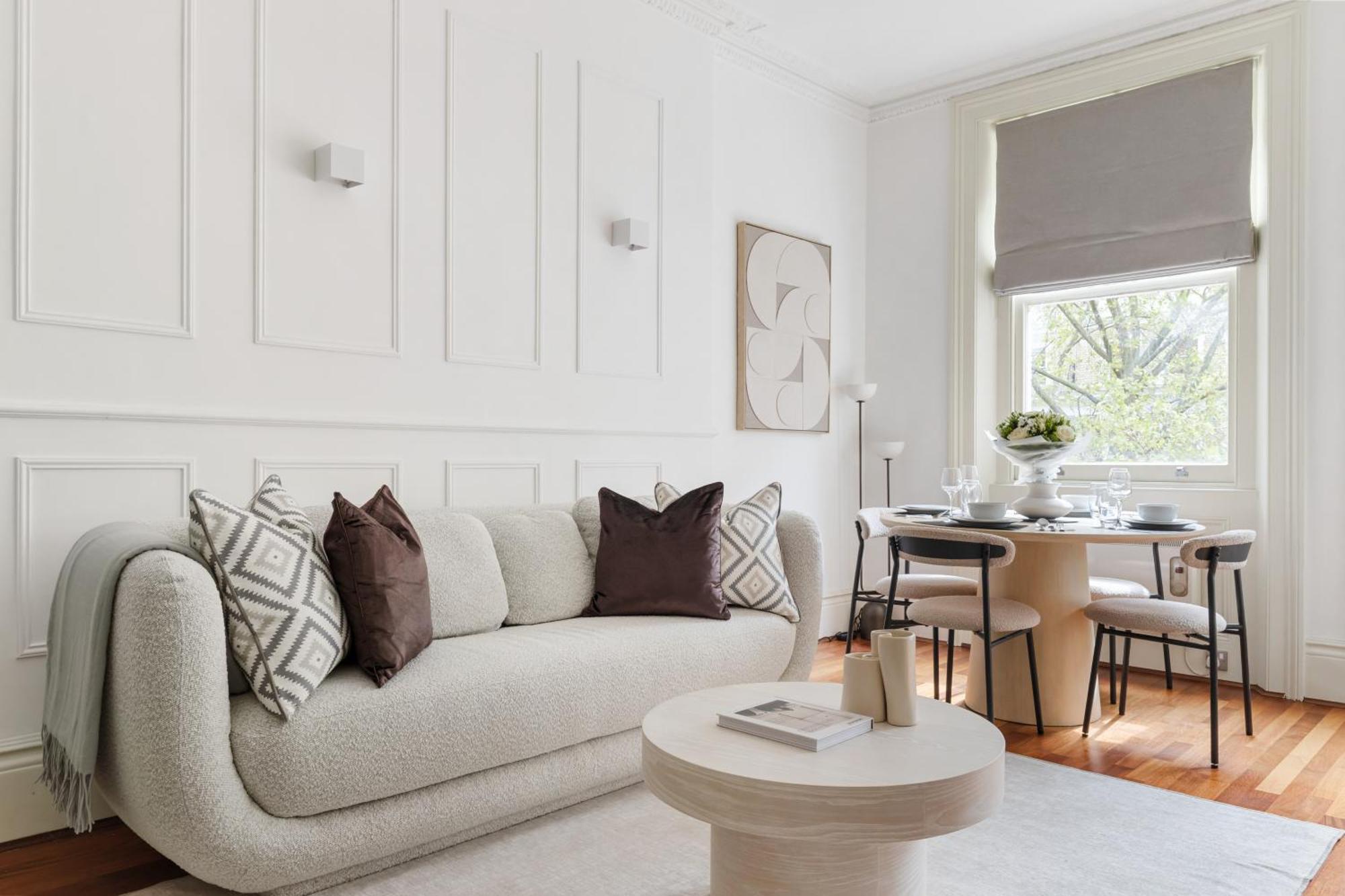 Luxury Corner - La Reserve Knightsbridge Apartment