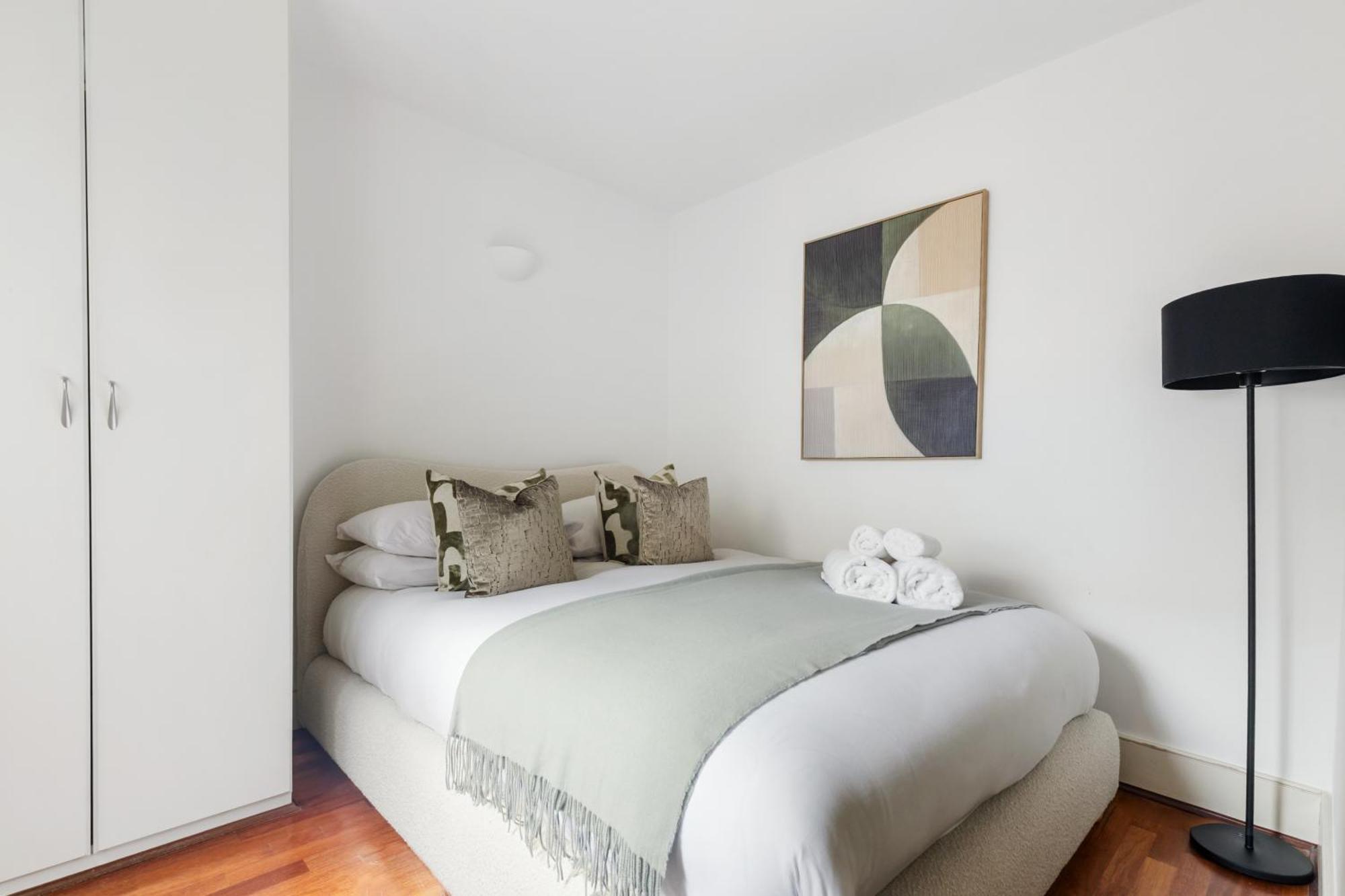 Luxury Corner - La Reserve Knightsbridge Apartment *