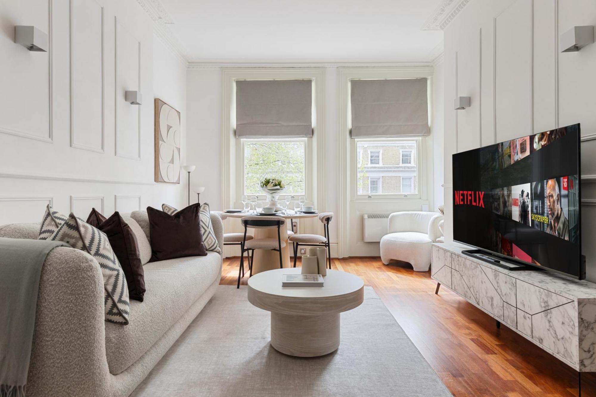 Luxury Corner - La Reserve Knightsbridge Apartment