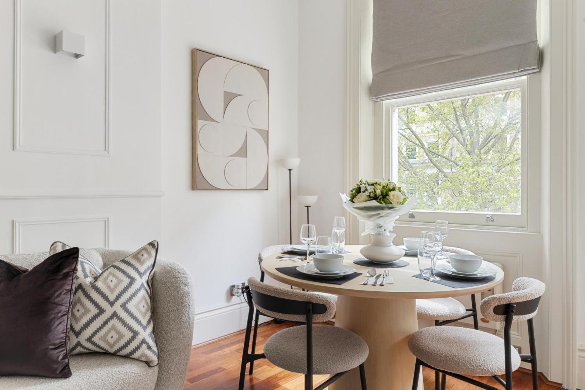 Luxury Corner - La Reserve Knightsbridge *
