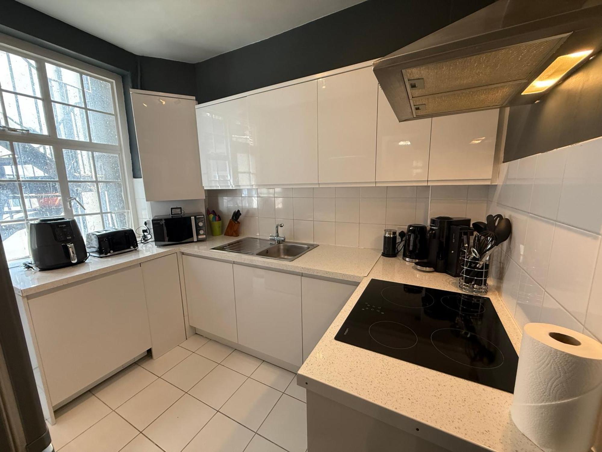 Stylish 3-bedroom Flat In Belsize Park Perfect For Families Business Trips! London